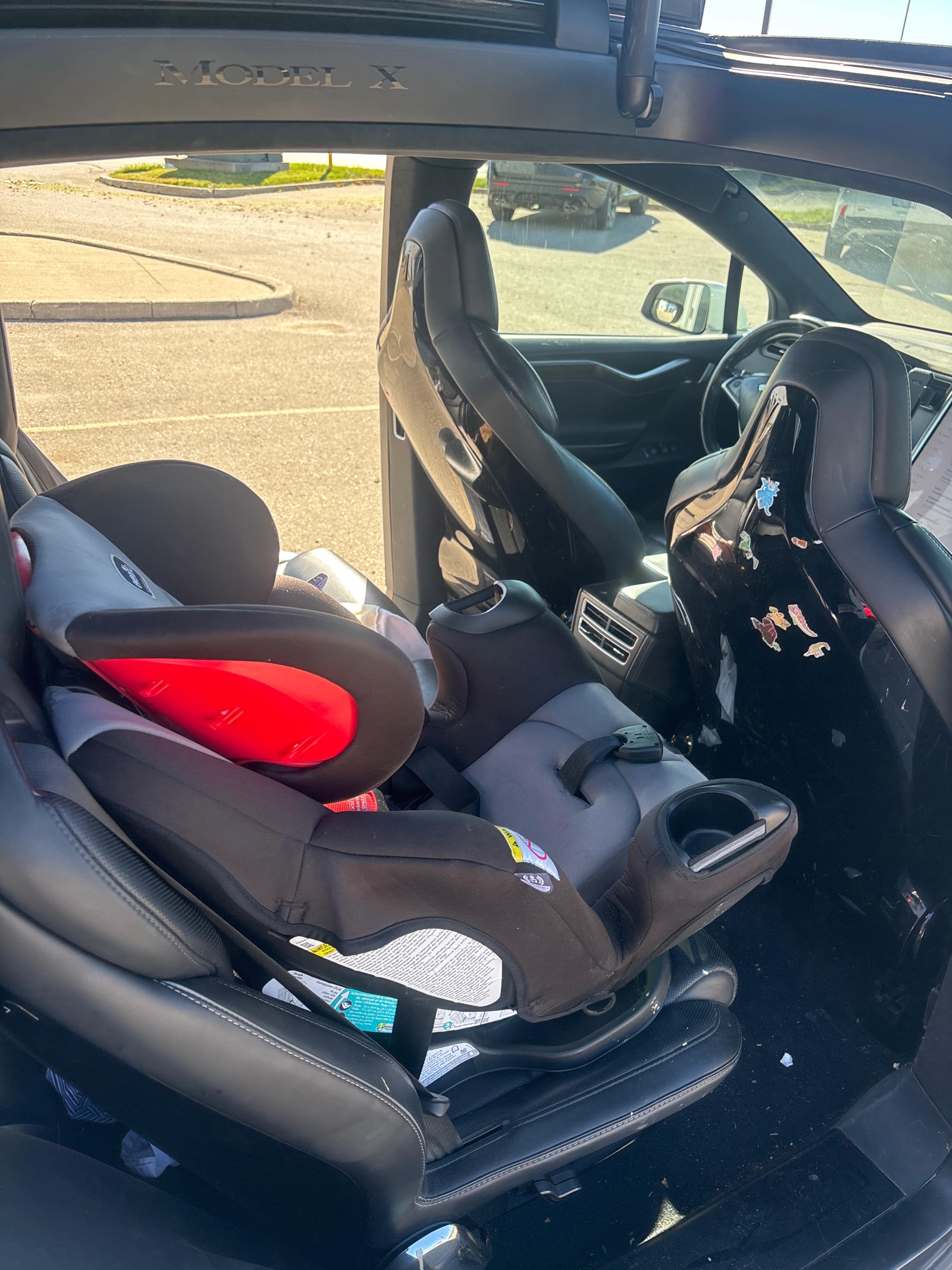 Photo 13 from auction – 2016 TESLA MODEL X 90D with VIN 5YJXCAE21GF012370