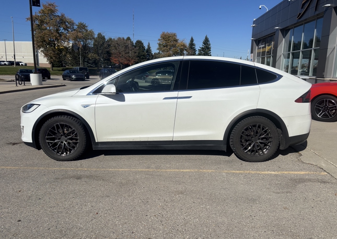 Photo 2 from auction – 2016 TESLA MODEL X 90D with VIN 5YJXCAE21GF012370