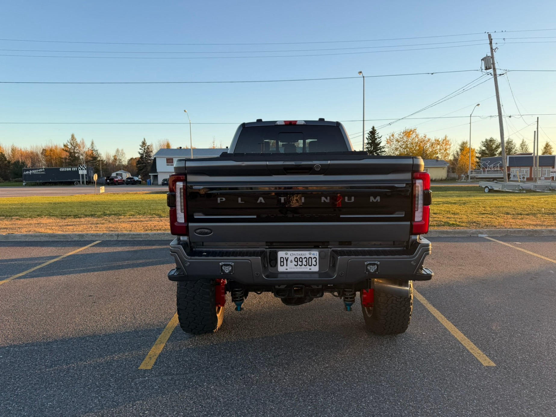 Снимка 4 от търг – 2023 FORD SUPER DUTY F-350 SRW 4WD CREW CAB BOX с VIN 1FT8W3BM4PEC75094