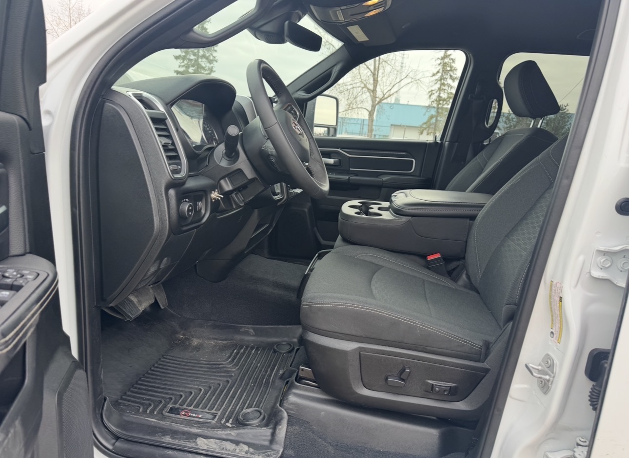 Снимка 5 от търг – 2026 RAM 3500 BIG HORN с VIN 3C63R3DJ5TG324141
