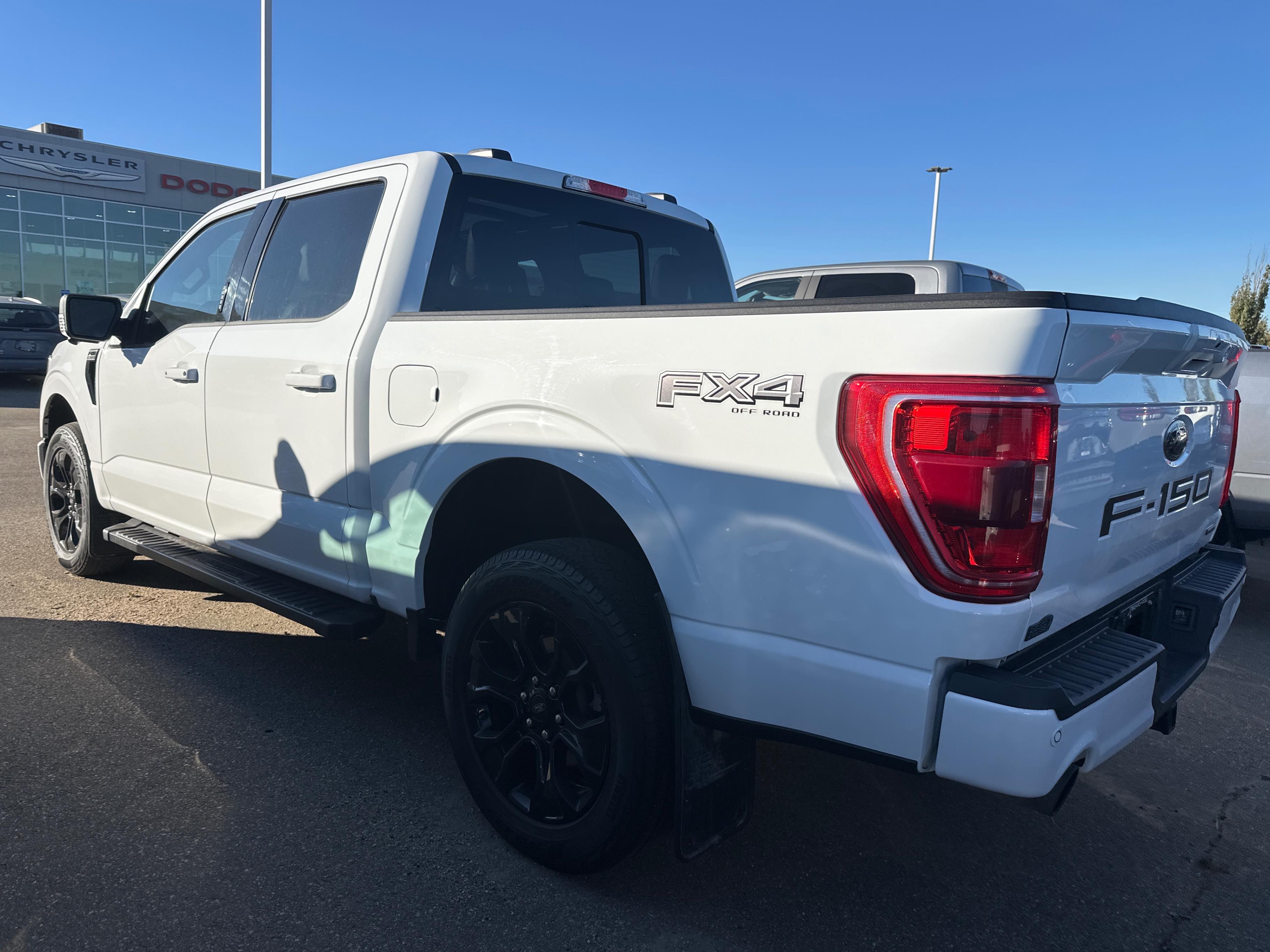 Снимка 2 от търг – 2023 FORD F-150 4WD SUPERCREW BOX с VIN 1FTEW1EP4PFD00342