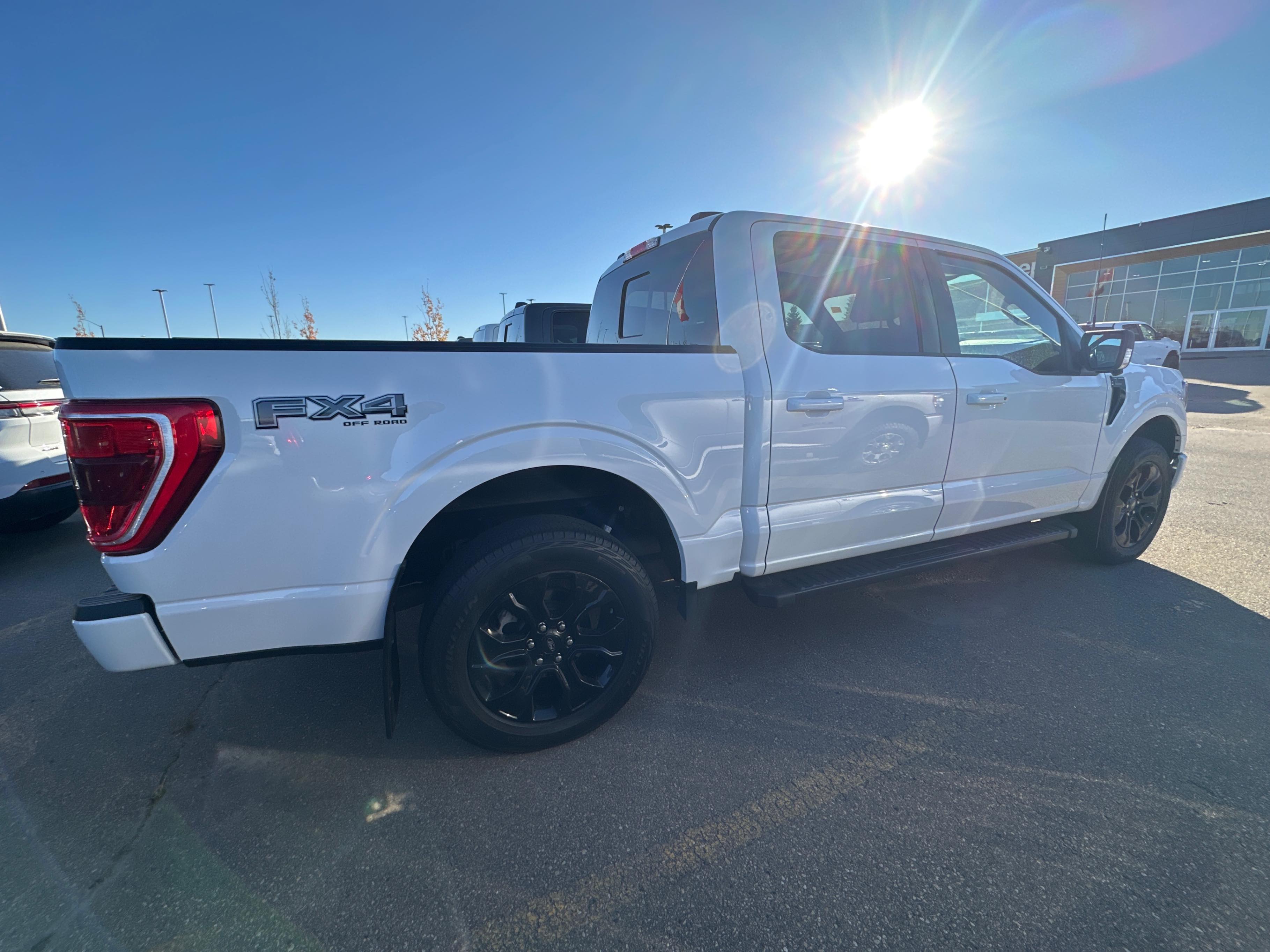 Снимка 3 от търг – 2023 FORD F-150 4WD SUPERCREW BOX с VIN 1FTEW1EP4PFD00342