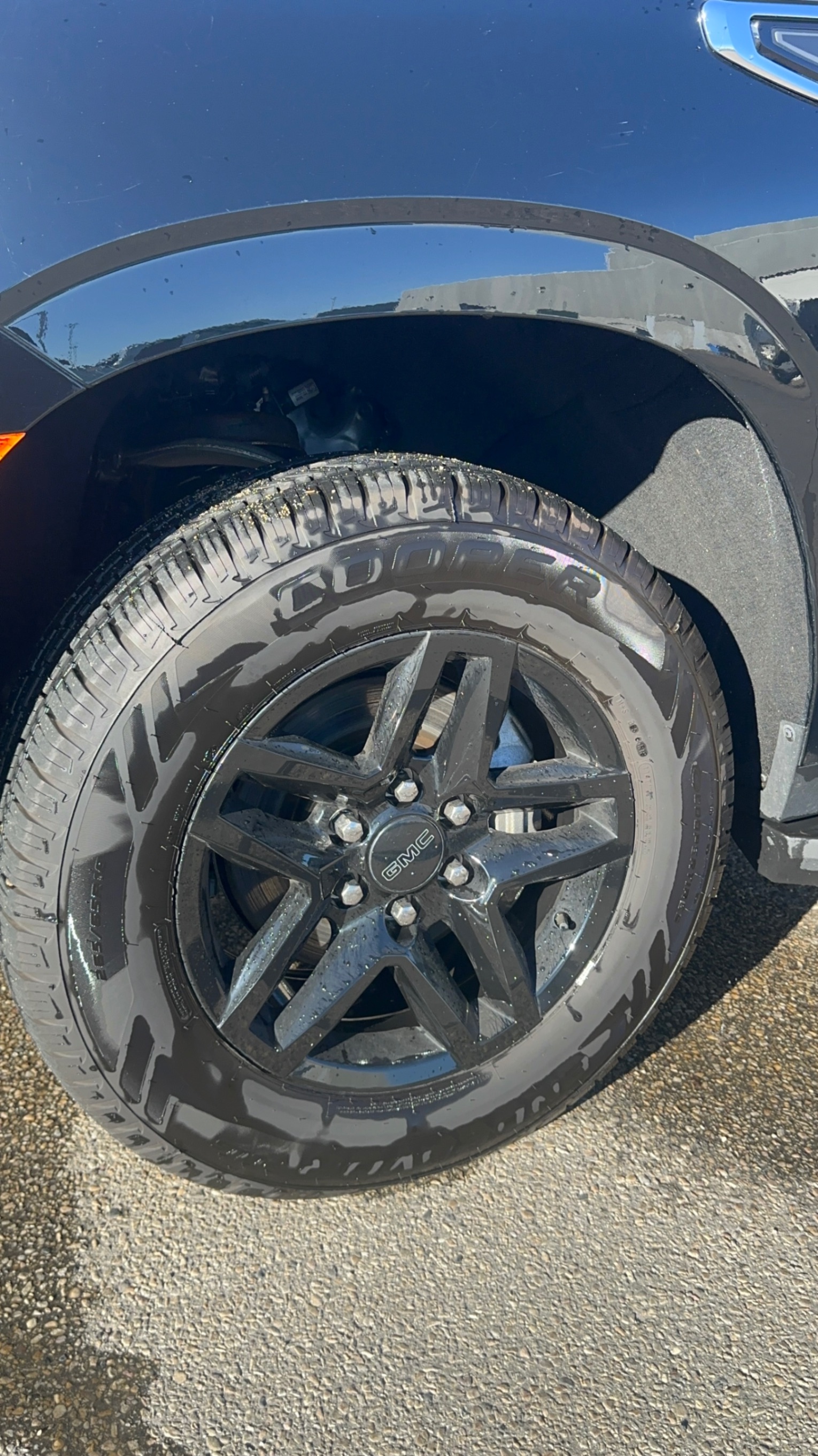 Снимка 7 от търг – 2021 GMC YUKON SLE с VIN 1GKS2AKD4MR243342