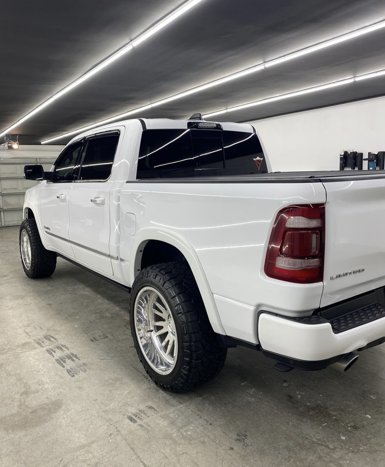 Photo 2 from auction – 2022 RAM 1500 LIMITED with VIN 1C6SRFHTXNN163840