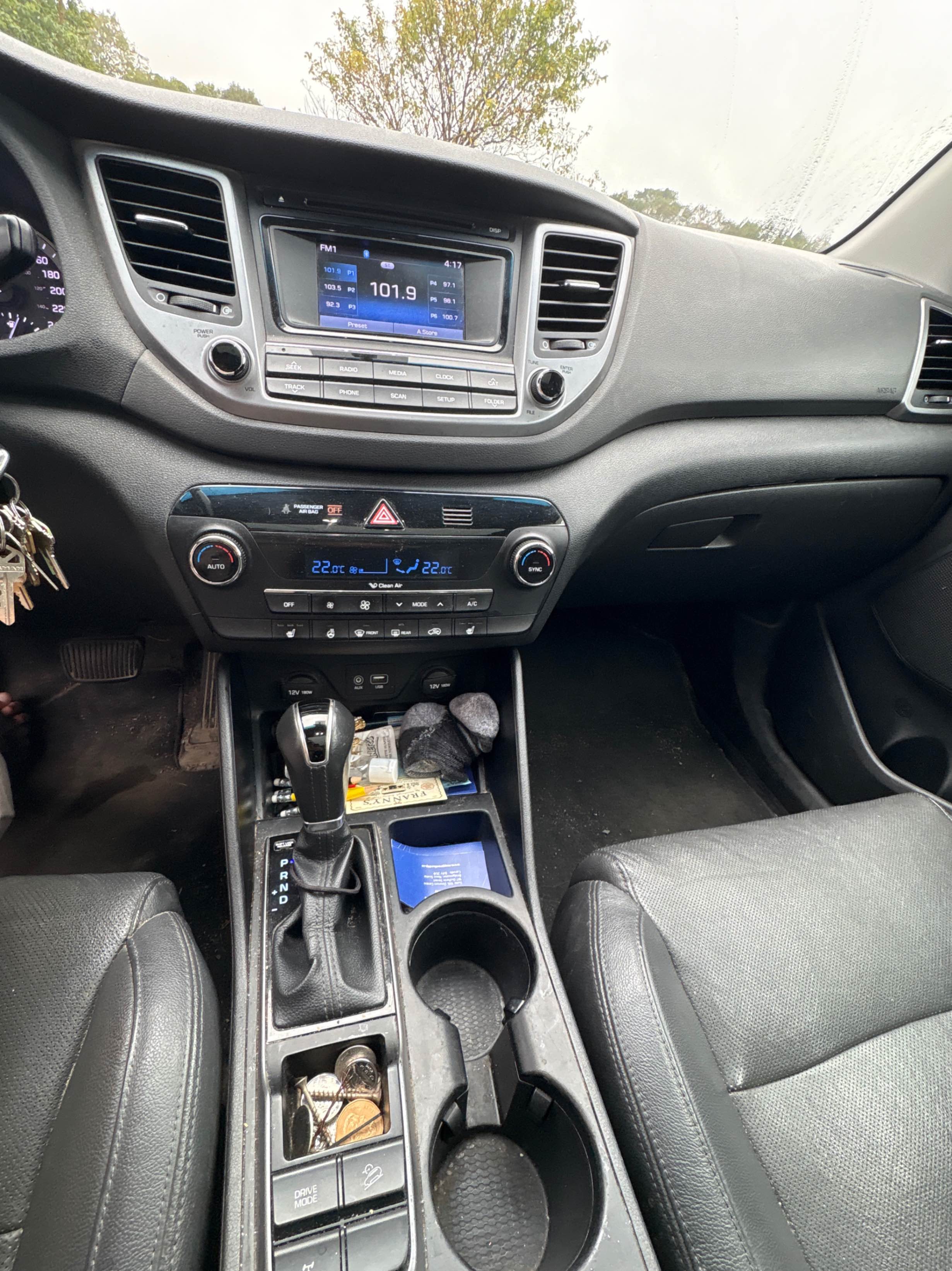 Photo 13 from auction – 2017 HYUNDAI TUCSON SE with VIN KM8J3CA47HU316784