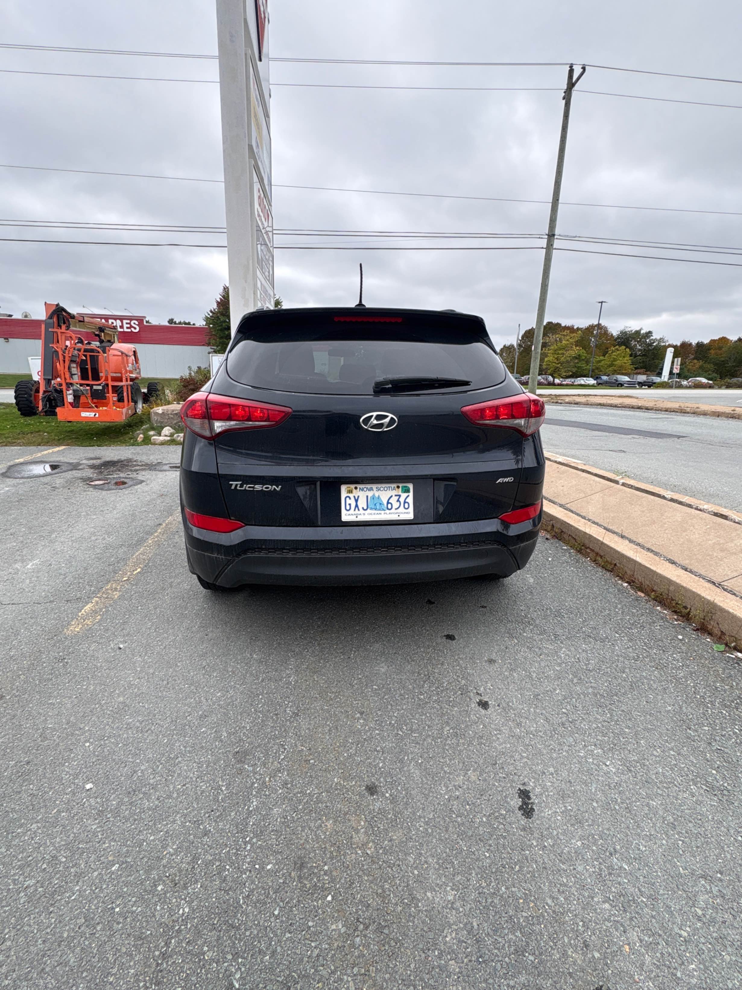 Photo 6 from auction – 2017 HYUNDAI TUCSON SE with VIN KM8J3CA47HU316784