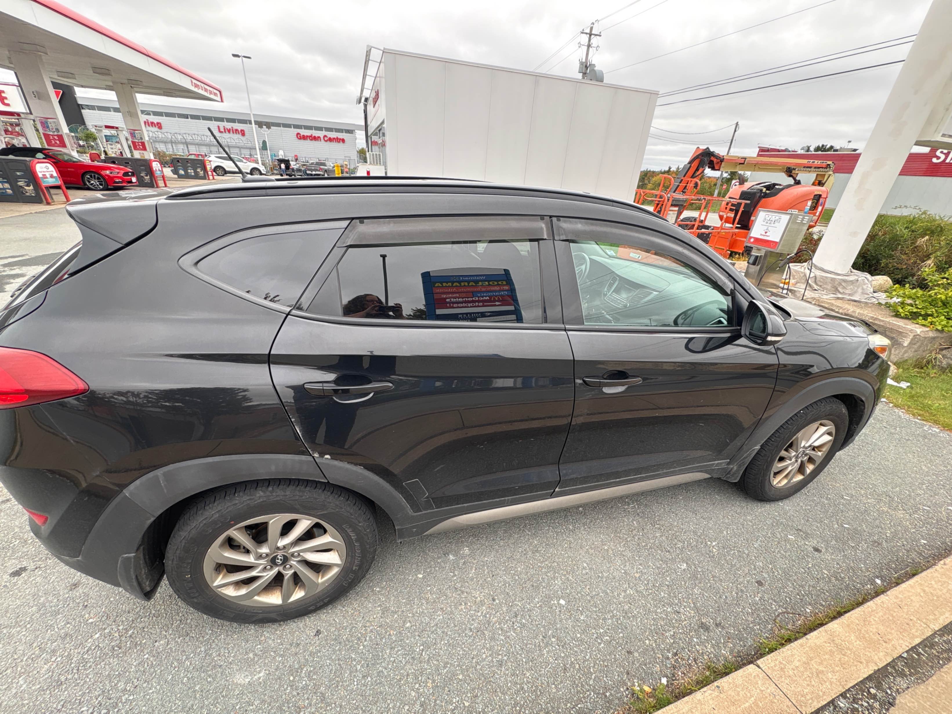Photo 4 from auction – 2017 HYUNDAI TUCSON SE with VIN KM8J3CA47HU316784
