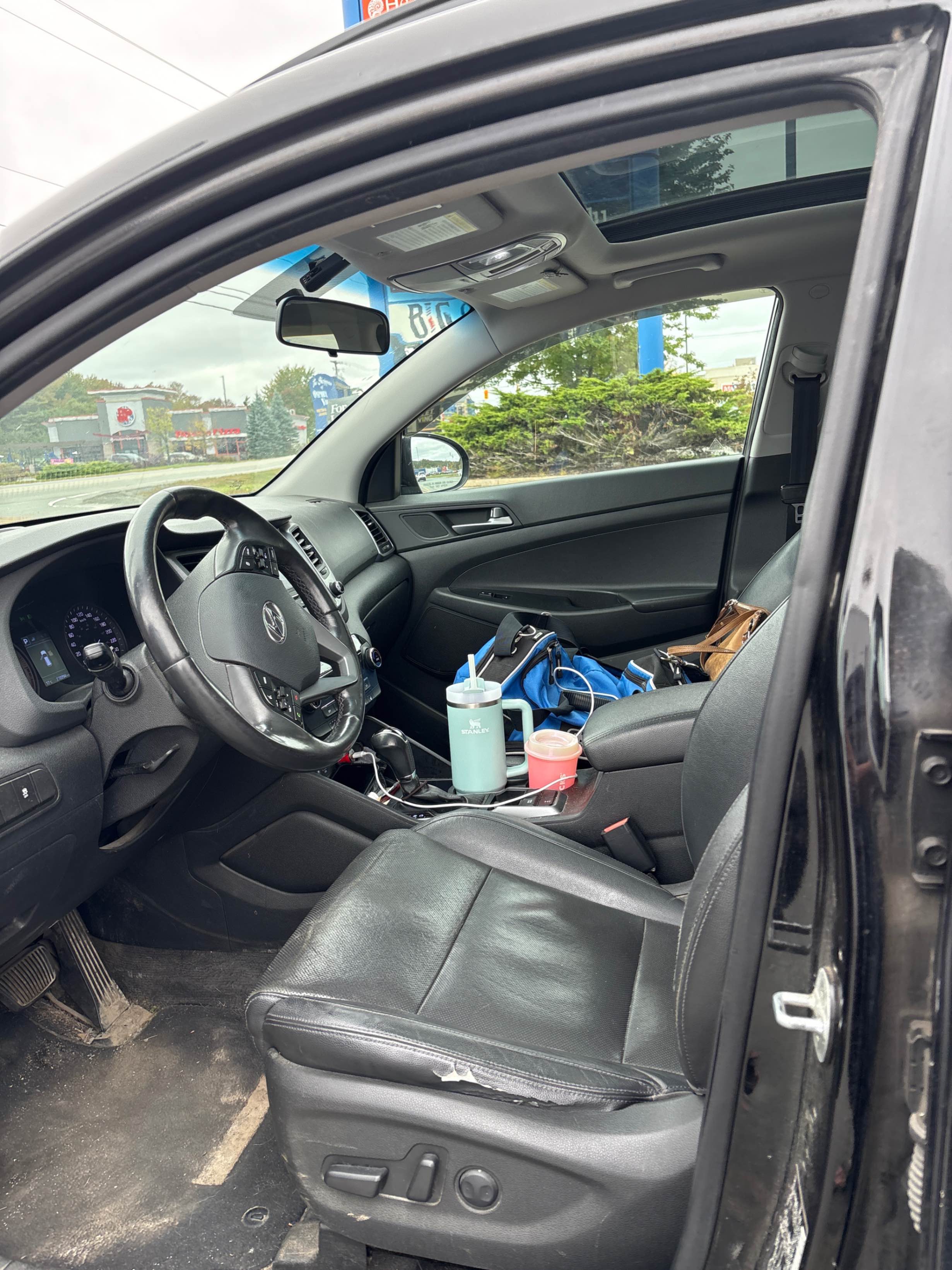 Photo 8 from auction – 2017 HYUNDAI TUCSON SE with VIN KM8J3CA47HU316784