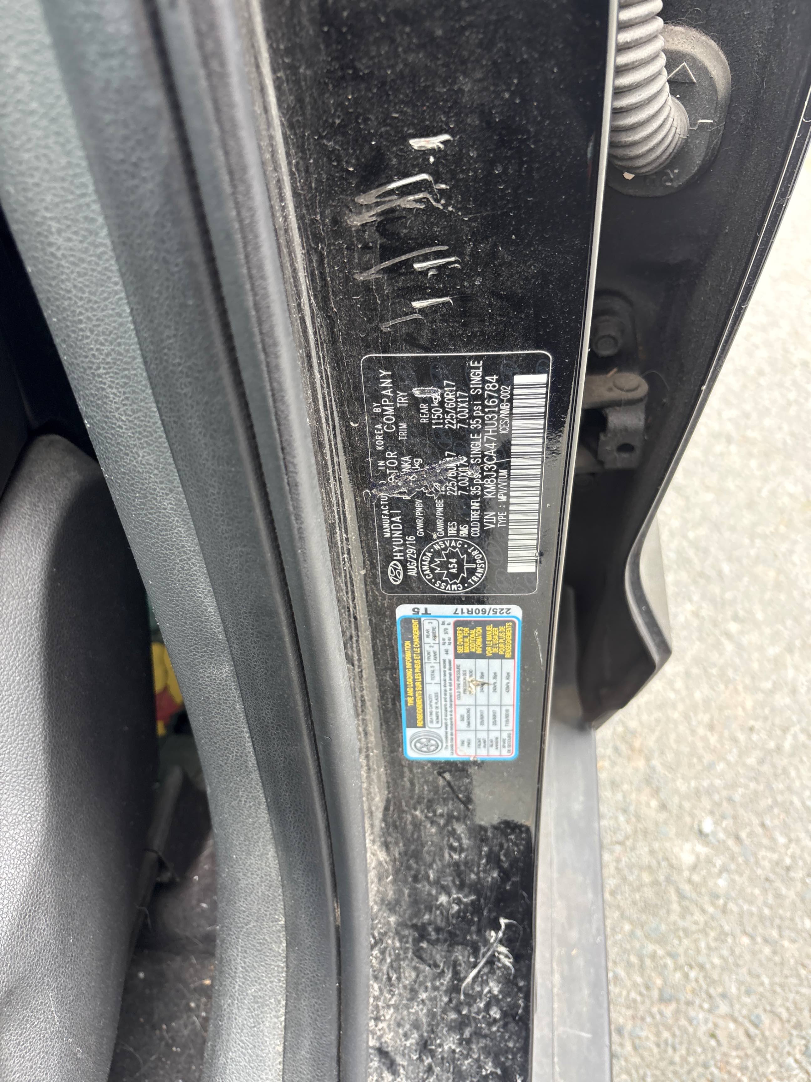 Photo 16 from auction – 2017 HYUNDAI TUCSON SE with VIN KM8J3CA47HU316784