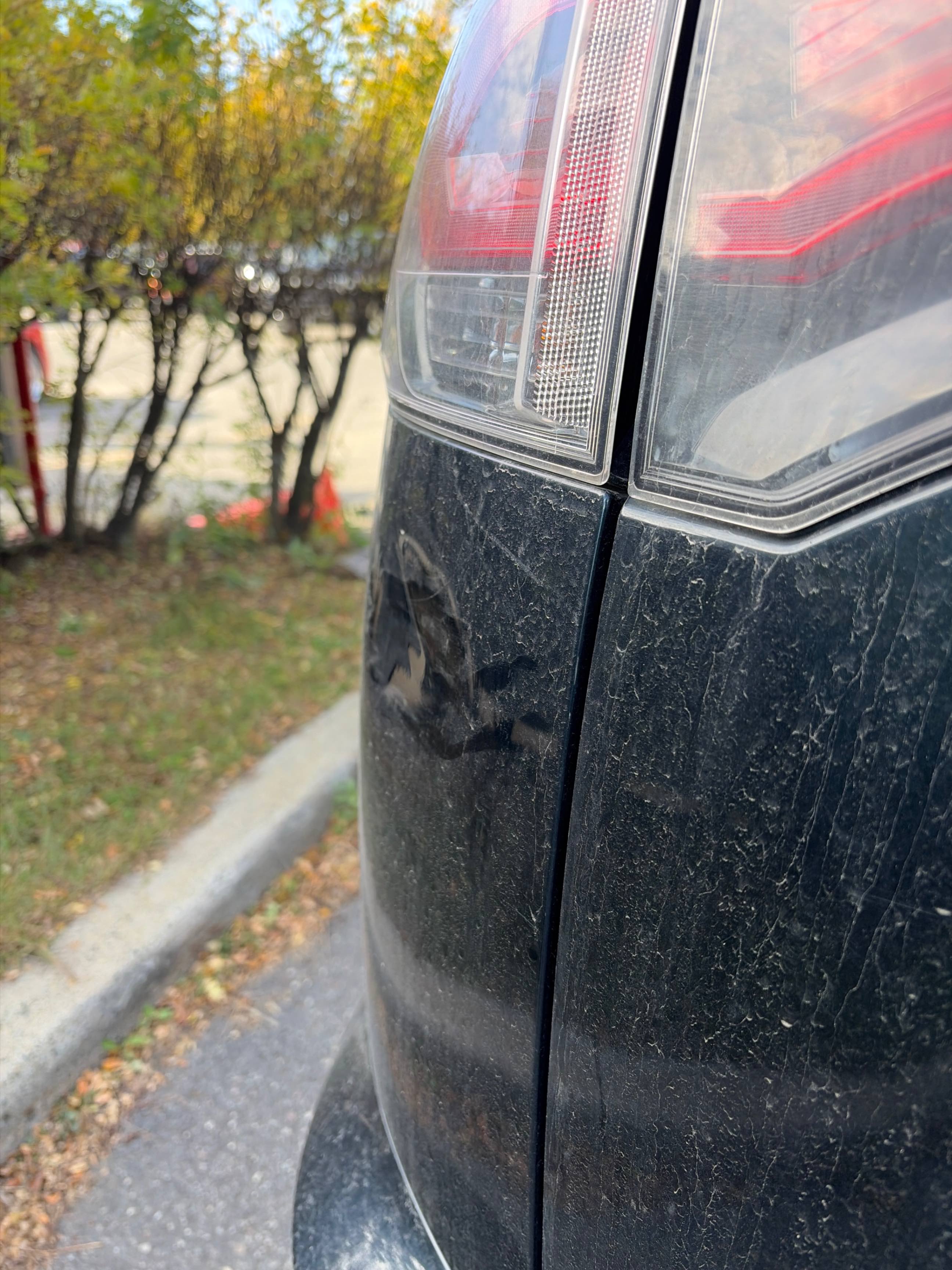 Photo 13 from auction – 2017 TOYOTA RAV4 LIMITED with VIN 2T3DFREVXHW543064