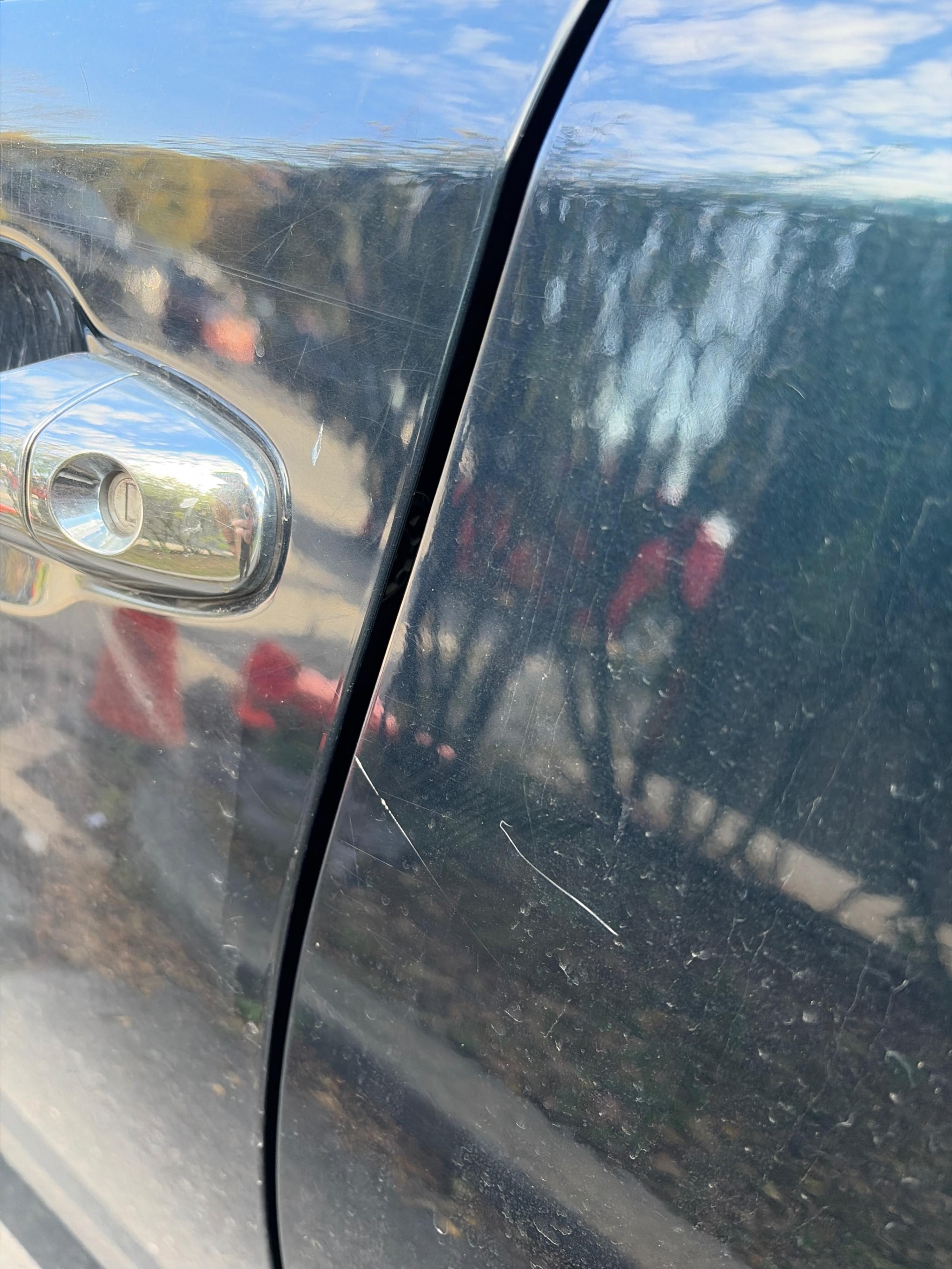 Photo 12 from auction – 2017 TOYOTA RAV4 LIMITED with VIN 2T3DFREVXHW543064
