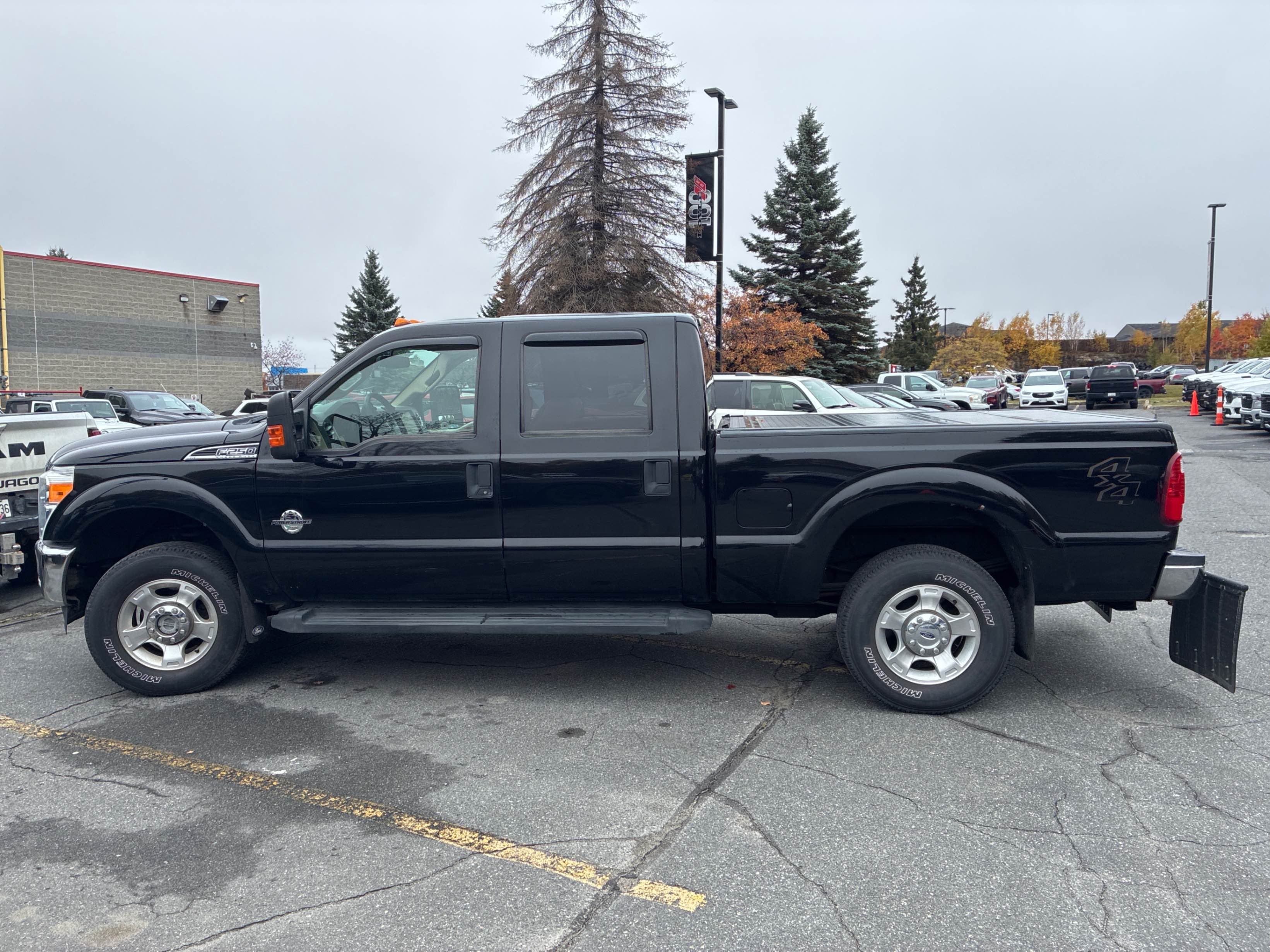 Снимка 2 от търг – 2016 FORD SUPER DUTY F-250 SRW 4WD CREW CAB с VIN 1FT7W2BT2GEA67969