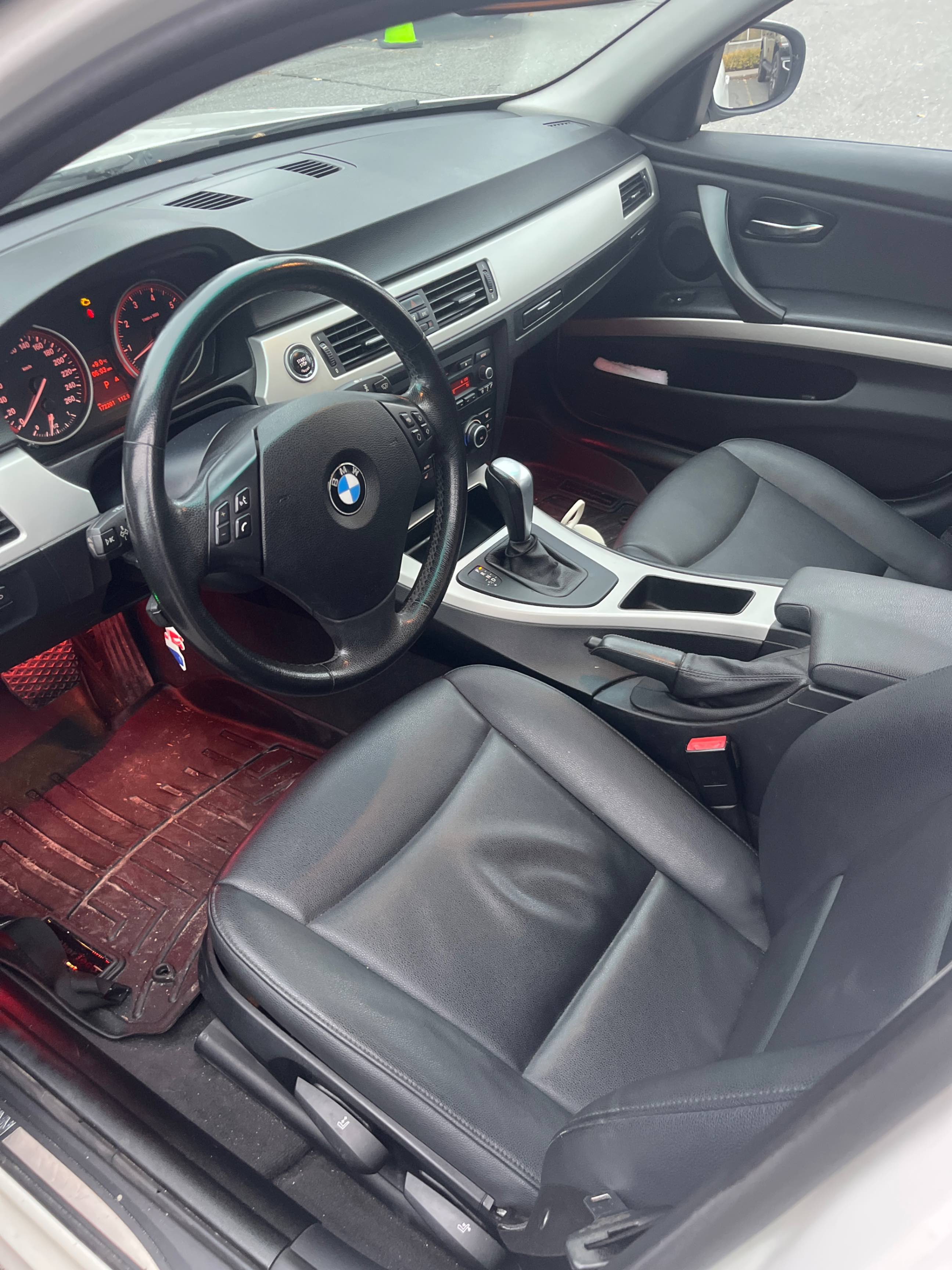 Снимка 5 от търг – 2011 BMW 3 SERIES 323I с VIN WBAPG7G57BNN18596