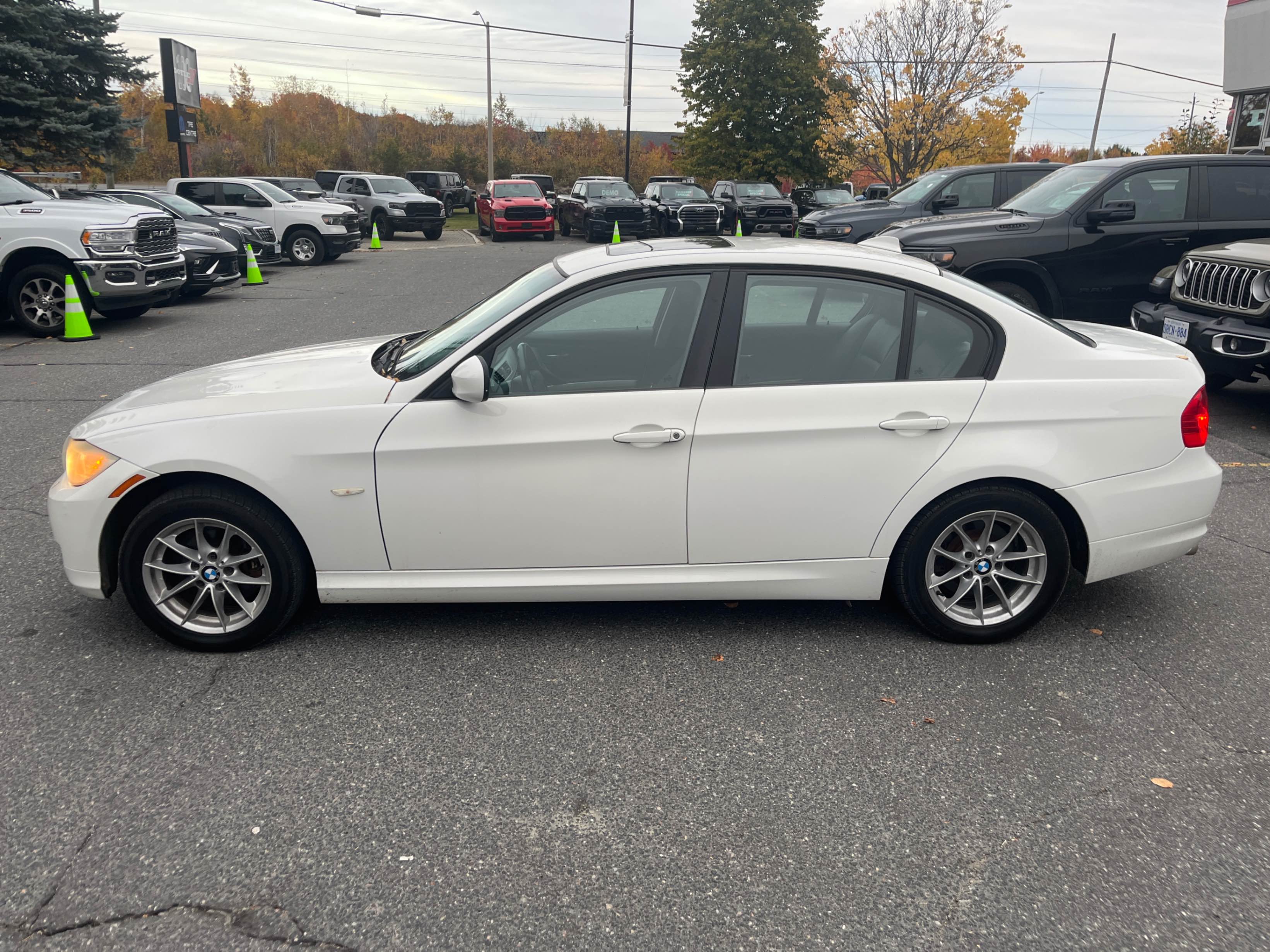 Снимка 2 от търг – 2011 BMW 3 SERIES 323I с VIN WBAPG7G57BNN18596