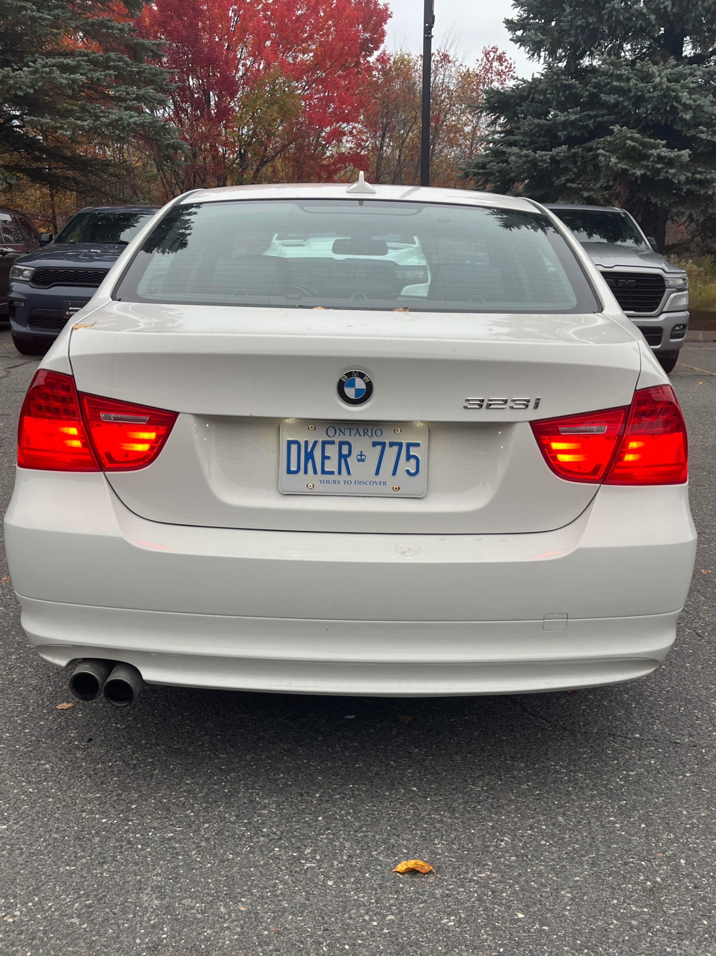 Снимка 4 от търг – 2011 BMW 3 SERIES 323I с VIN WBAPG7G57BNN18596