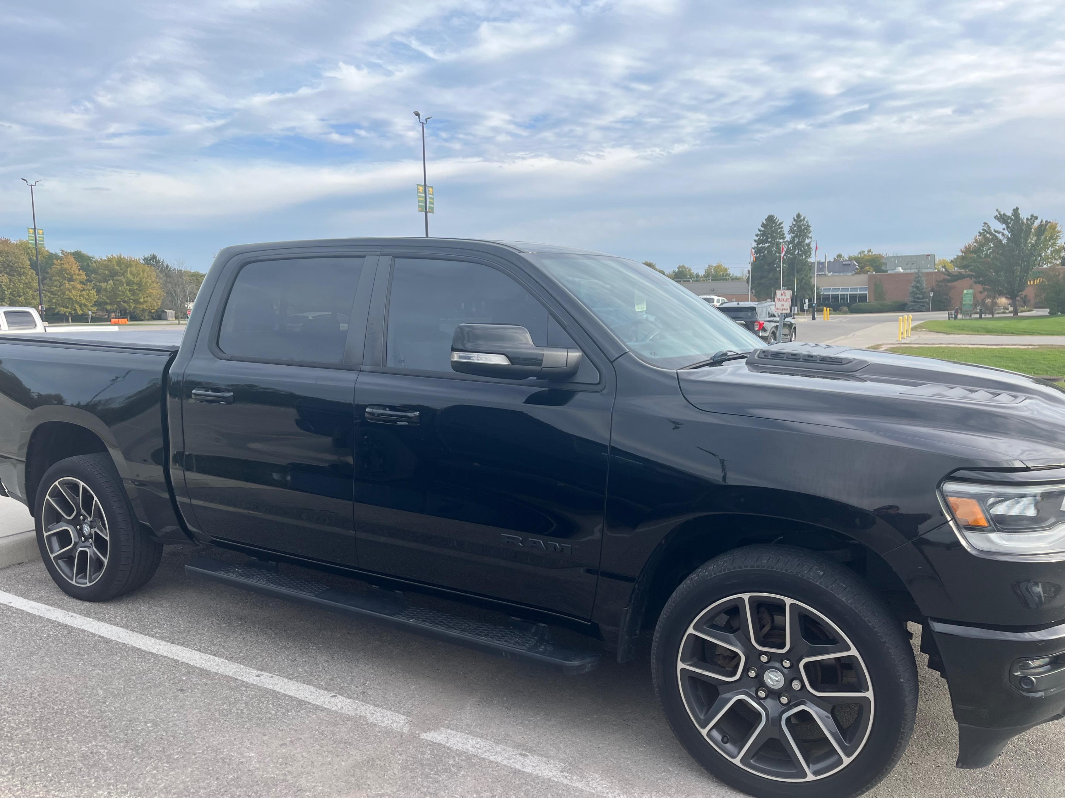 Photo 3 from auction – 2019 RAM 1500 SPORT with VIN 1C6SRFLT5KN844412
