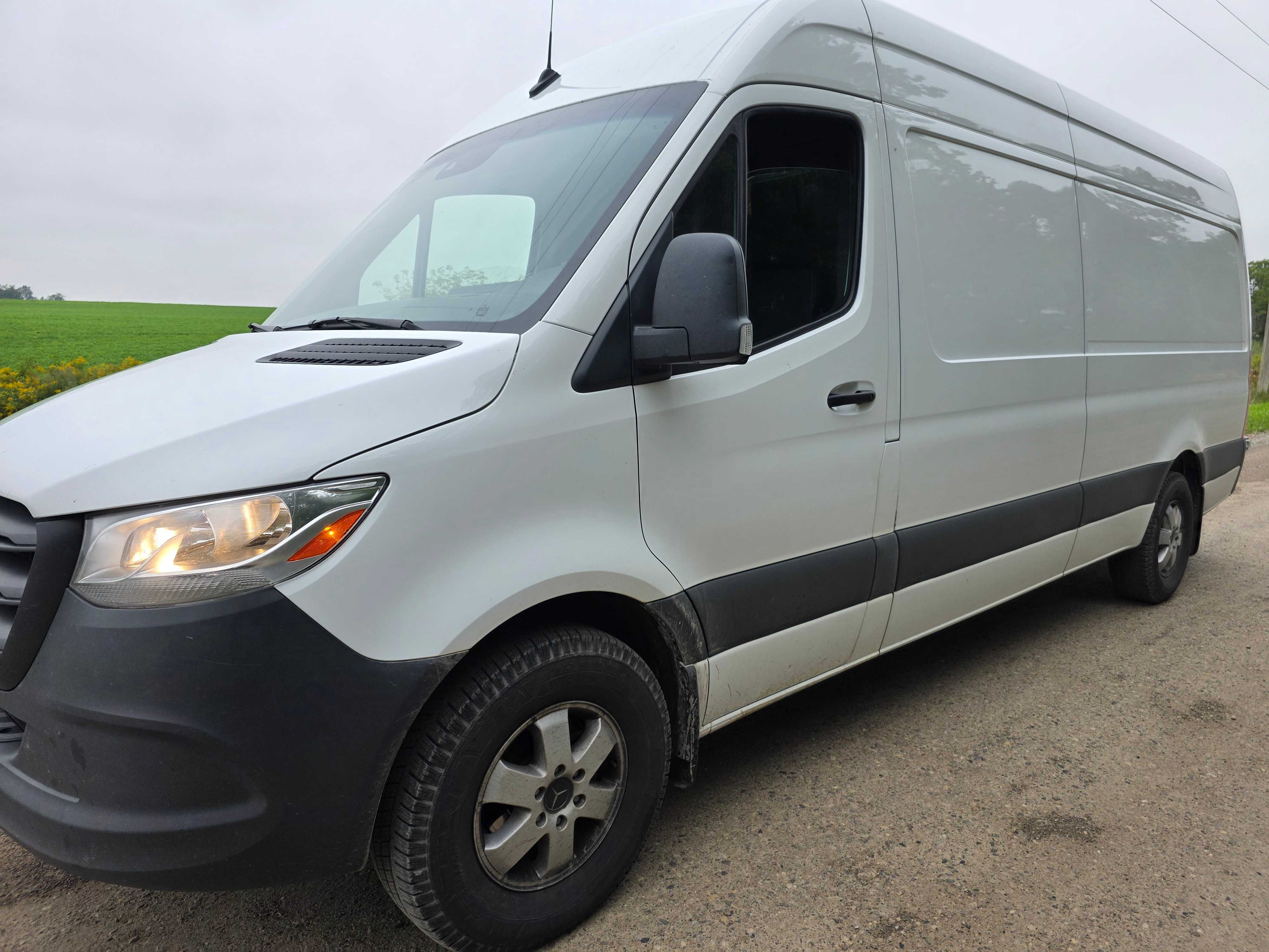 Снимка 2 от търг – 2024 MERCEDES-BENZ SPRINTER VAN 2500 HIGH ROOF I4 DIESEL 170" с VIN W1Y4KCHY5RP623380