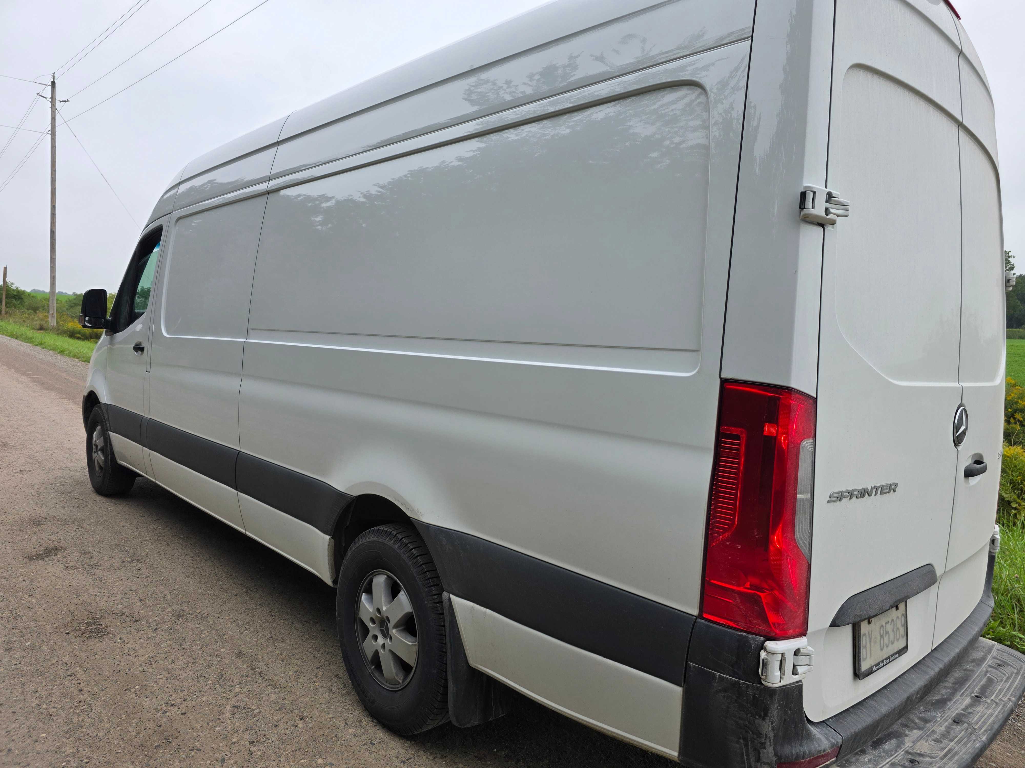 Снимка 3 от търг – 2024 MERCEDES-BENZ SPRINTER VAN 2500 HIGH ROOF I4 DIESEL 170" с VIN W1Y4KCHY5RP623380