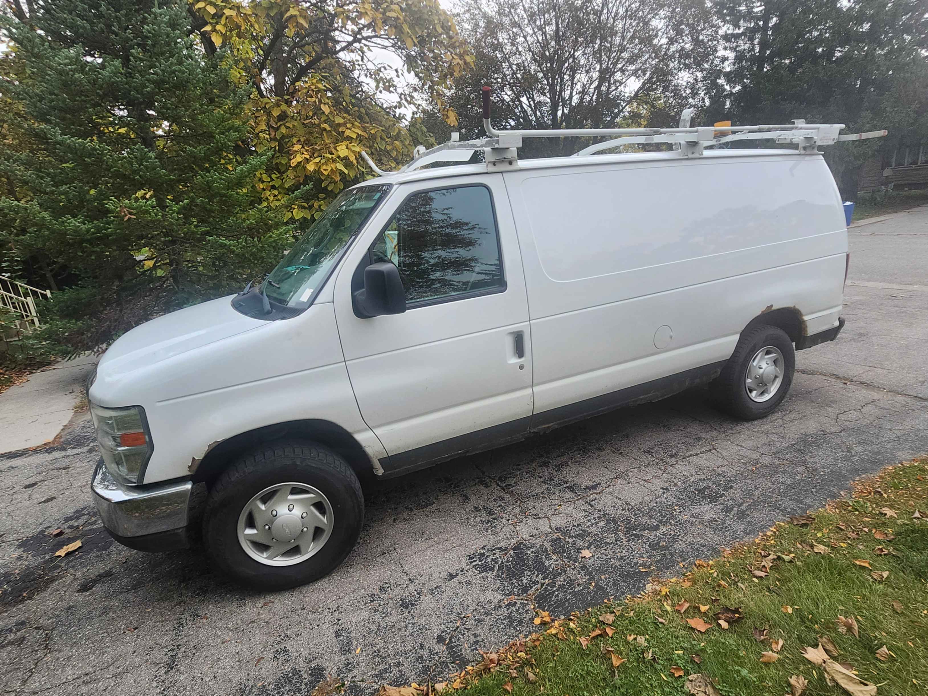 Photo 2 from auction – 2011 FORD ECONOLINE CARGO VAN COMMERCIAL with VIN 1FTNE2EW2BDA92143