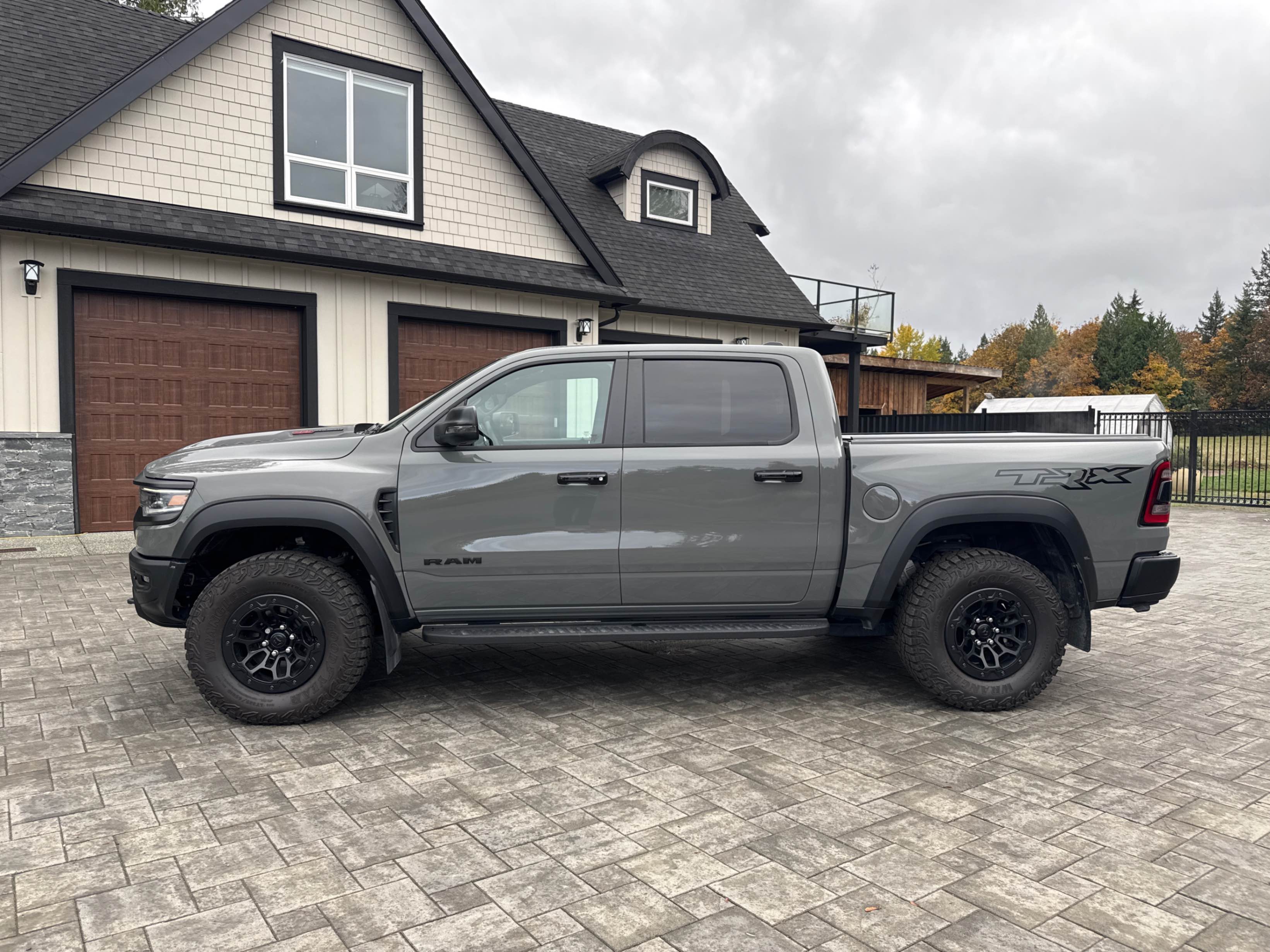 Снимка 2 от търг – 2023 RAM 1500 TRX с VIN 1C6SRFU95PN654622