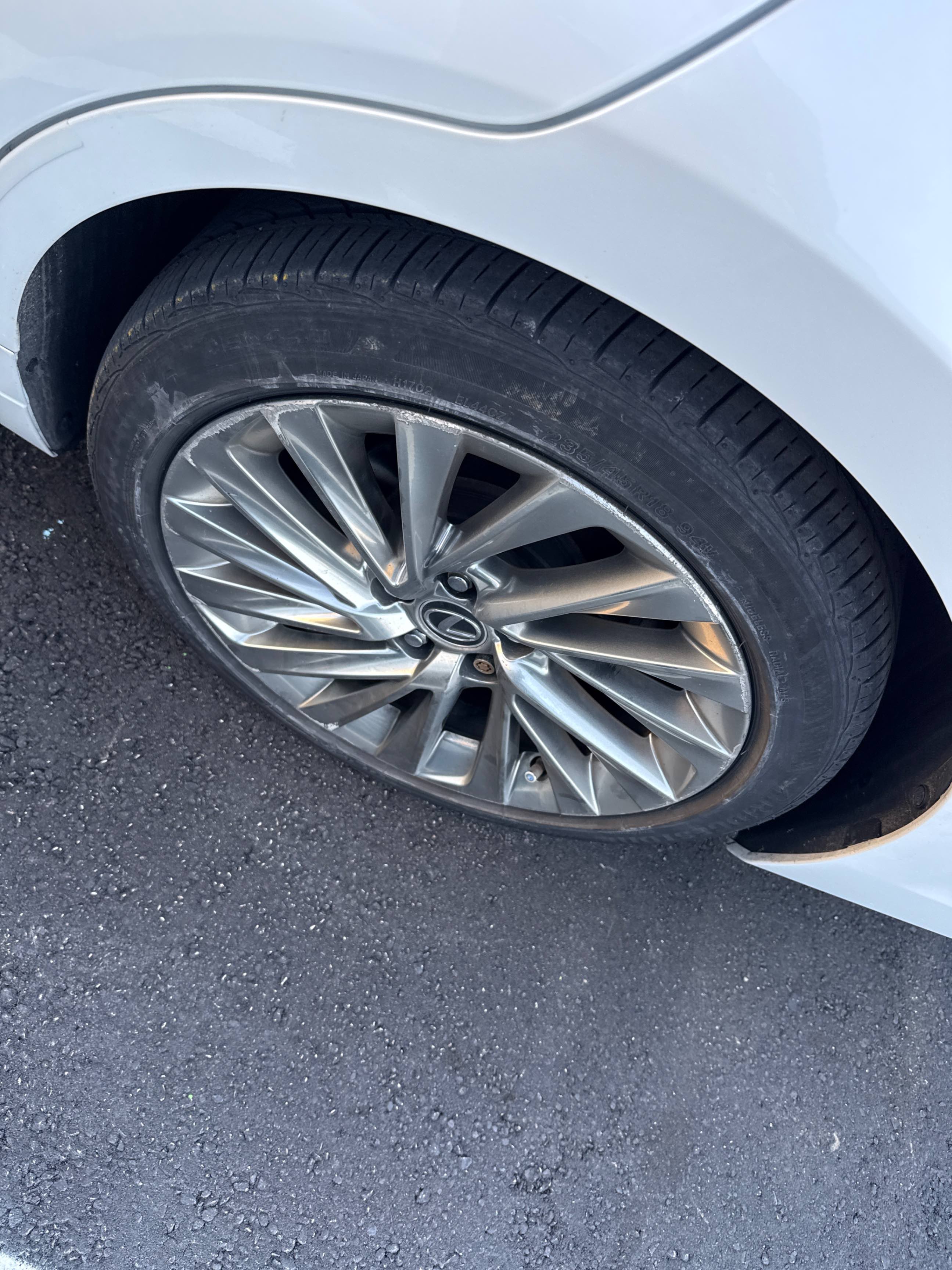 Снимка 19 от търг – 2019 LEXUS ES ES 300H с VIN JTHB21B1XK2035407