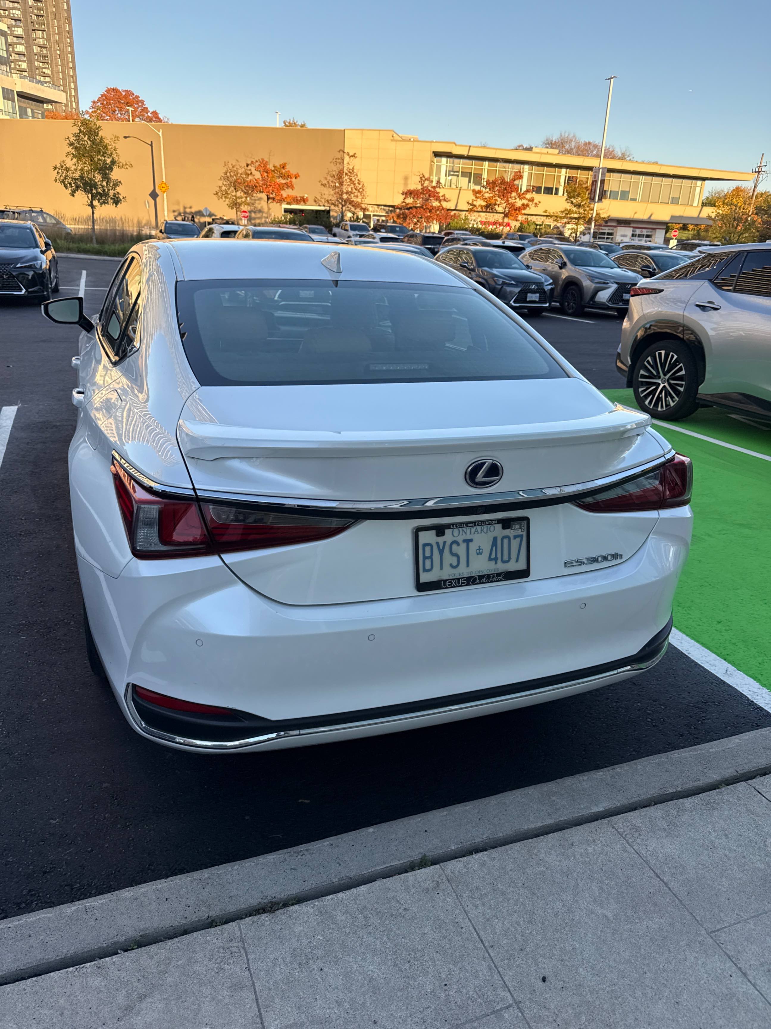 Снимка 4 от търг – 2019 LEXUS ES ES 300H с VIN JTHB21B1XK2035407