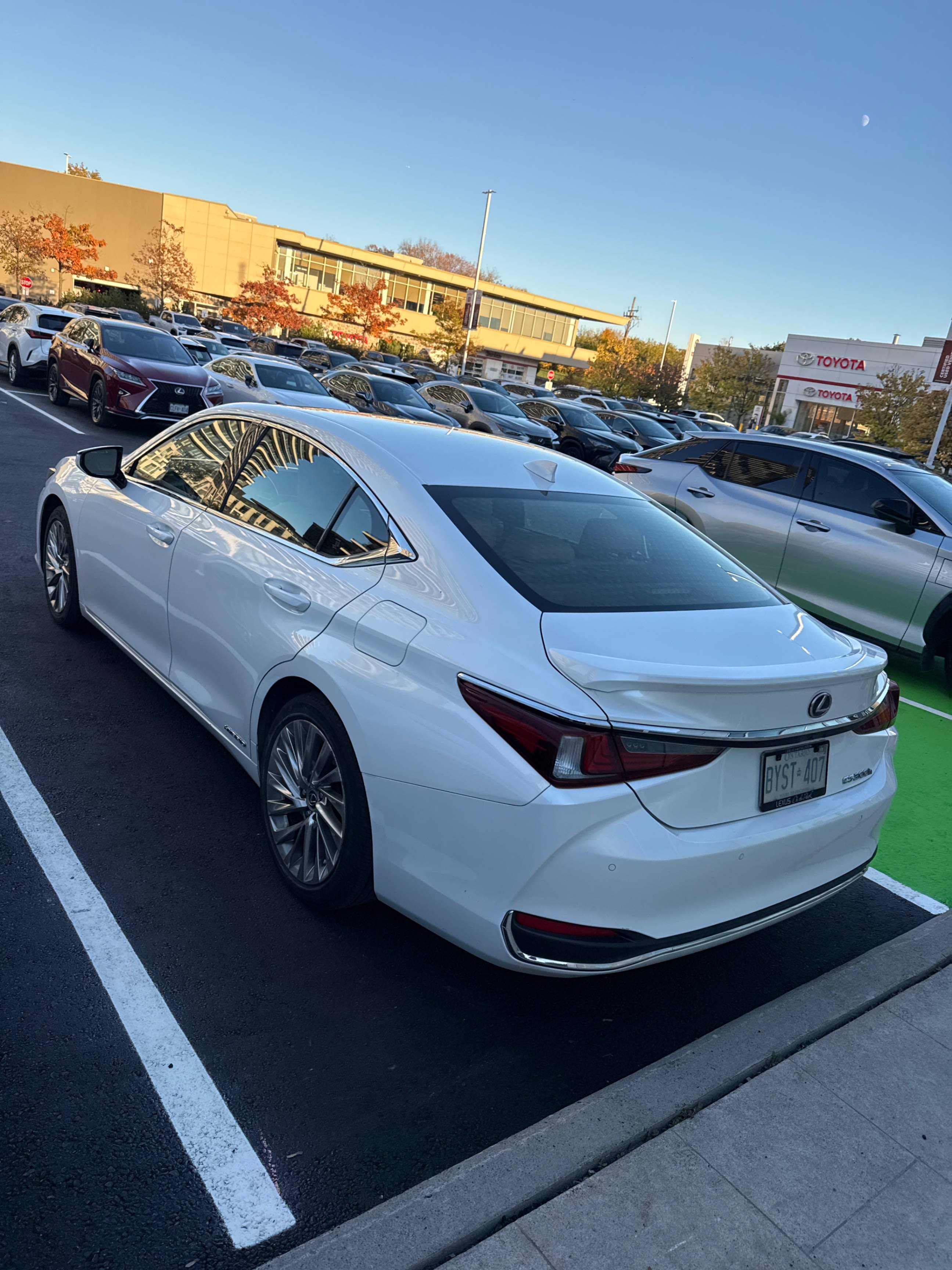 Снимка 2 от търг – 2019 LEXUS ES ES 300H с VIN JTHB21B1XK2035407
