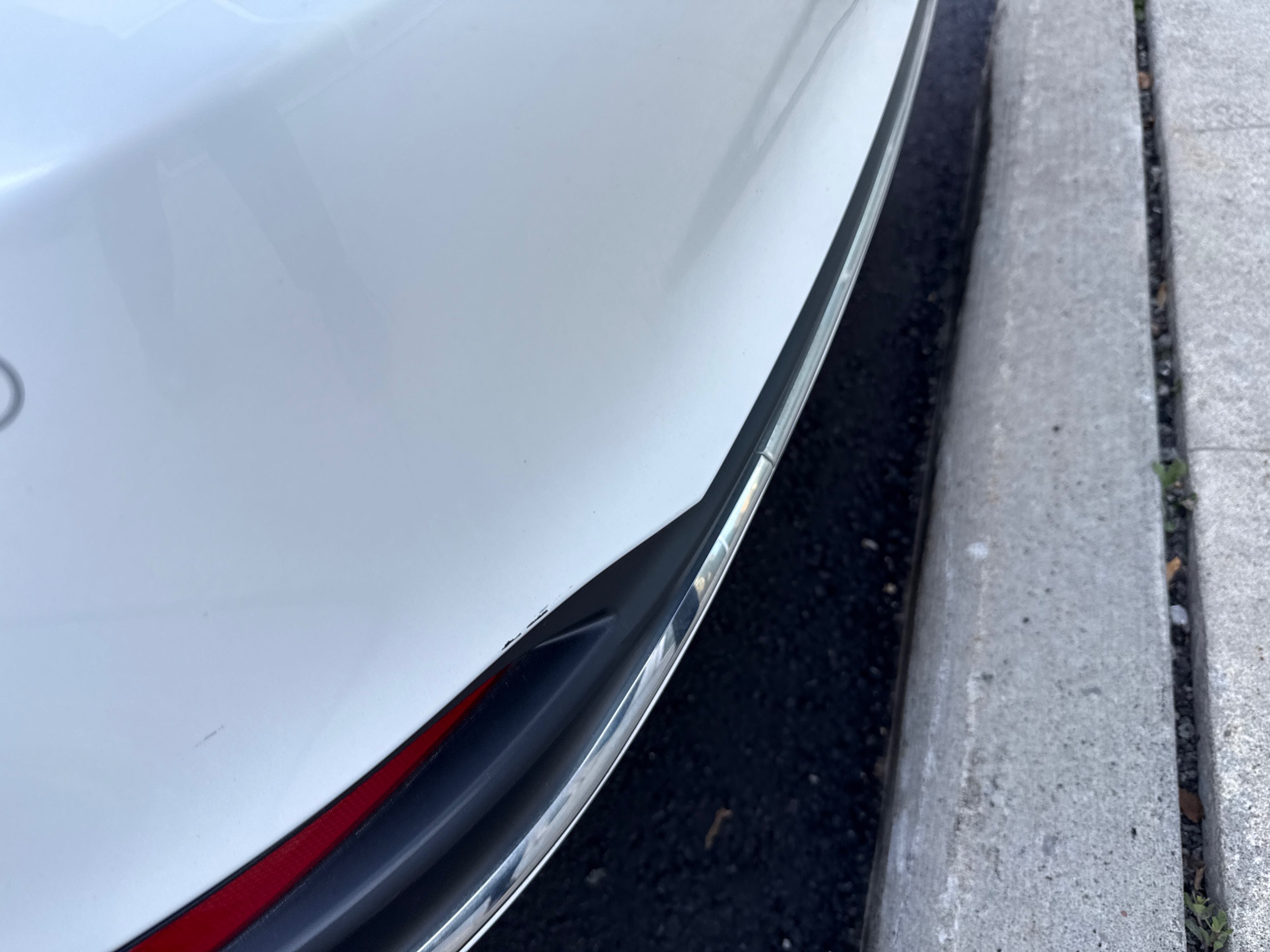 Снимка 20 от търг – 2019 LEXUS ES ES 300H с VIN JTHB21B1XK2035407