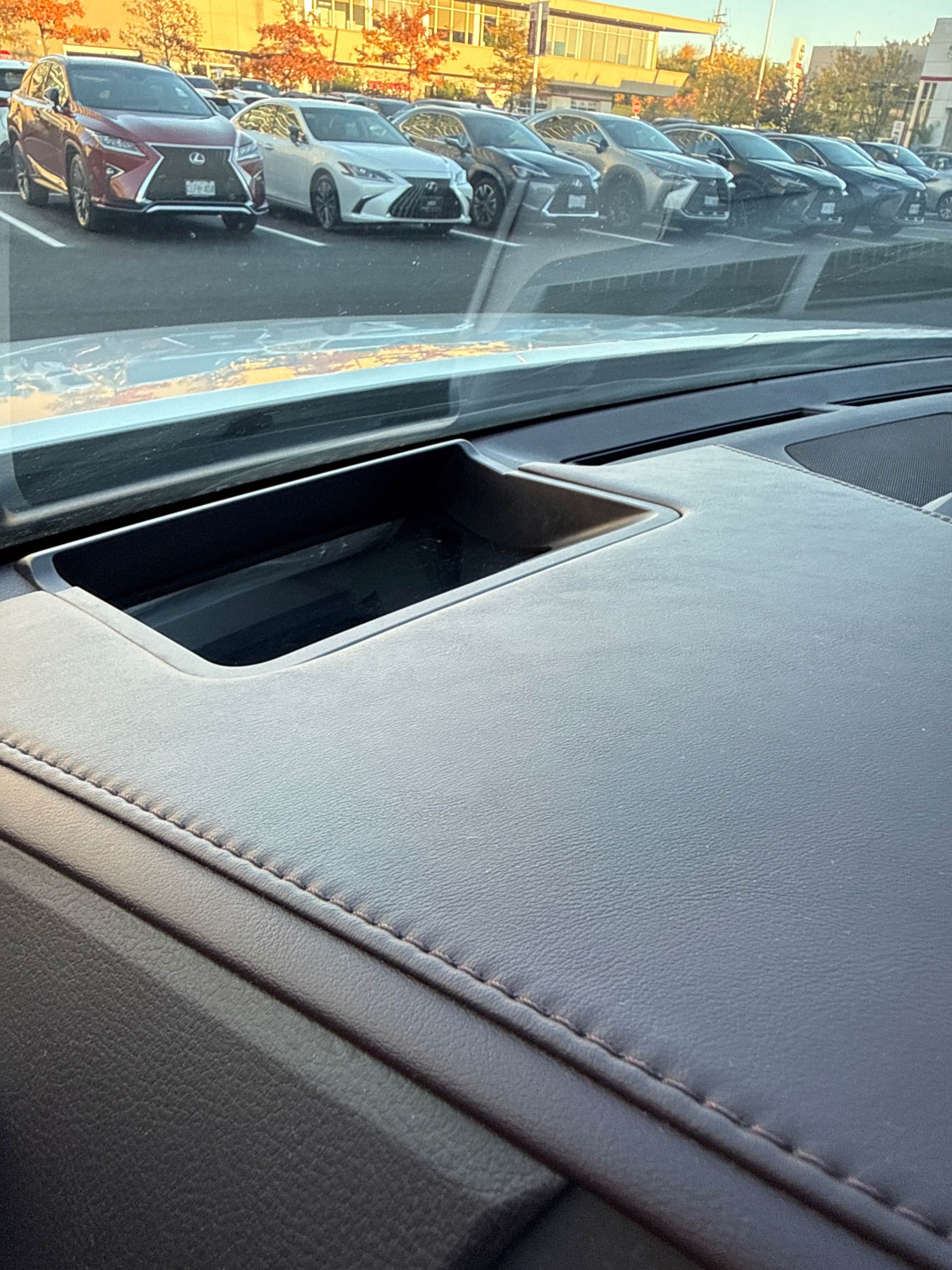 Снимка 13 от търг – 2019 LEXUS ES ES 300H с VIN JTHB21B1XK2035407