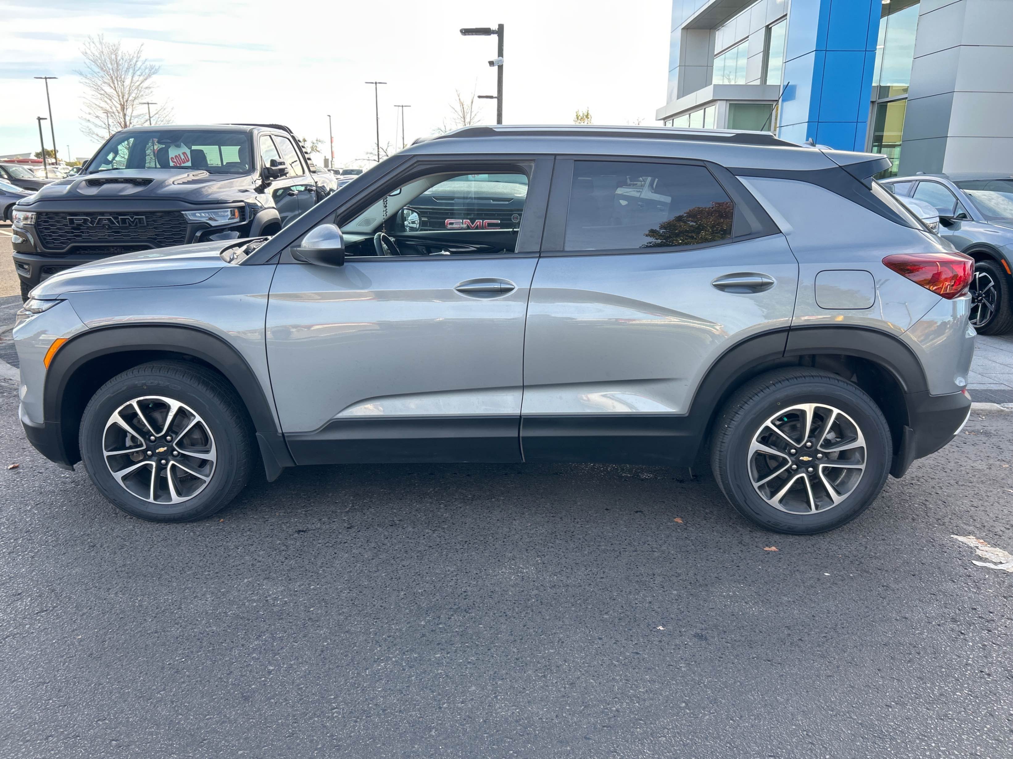 Снимка 2 от търг – 2024 CHEVROLET TRAILBLAZER LT с VIN KL79MRSL2RB052106