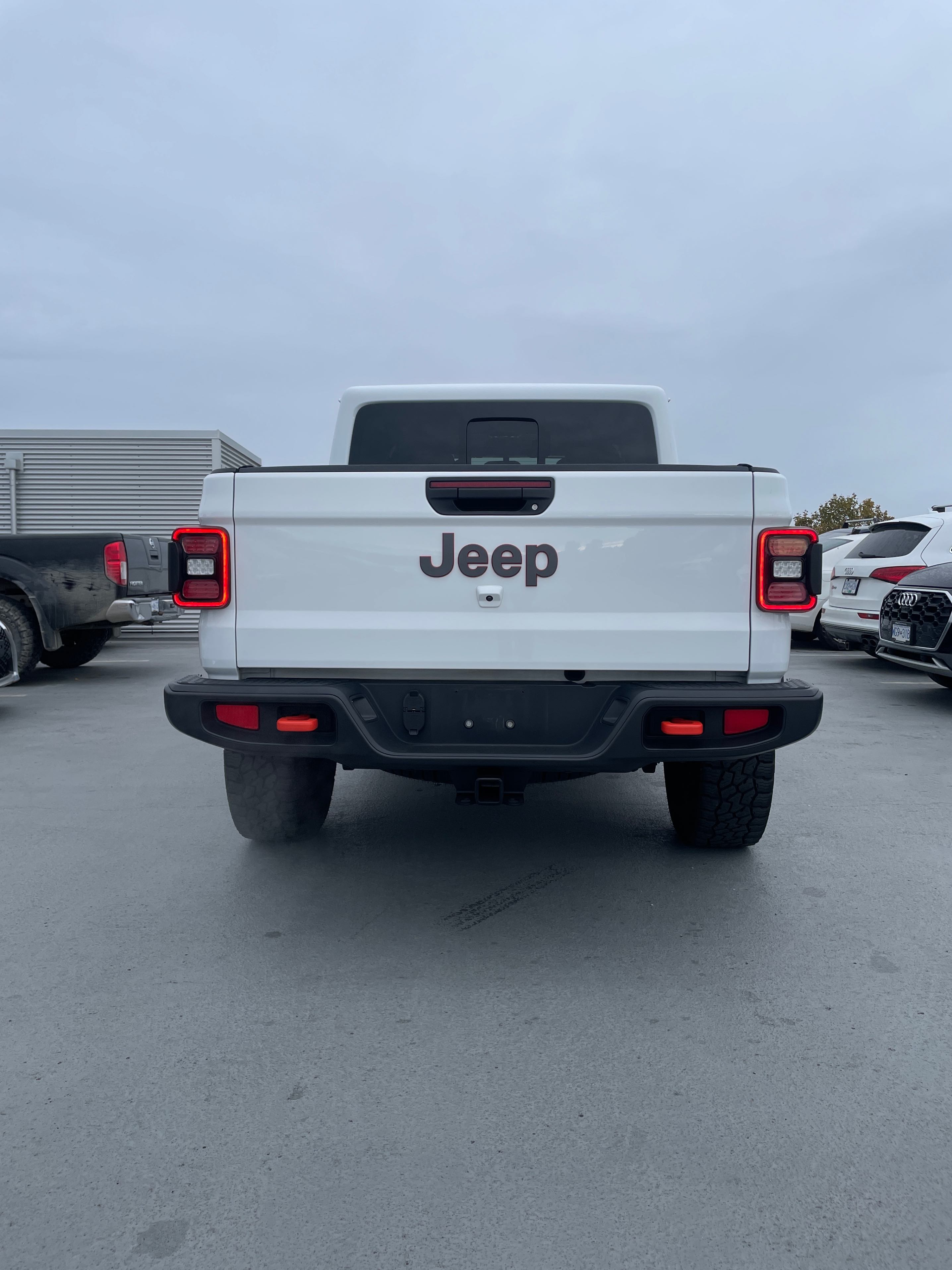 Снимка 4 от търг – 2023 JEEP GLADIATOR MOJAVE с VIN 1C6JJTEG1PL543270
