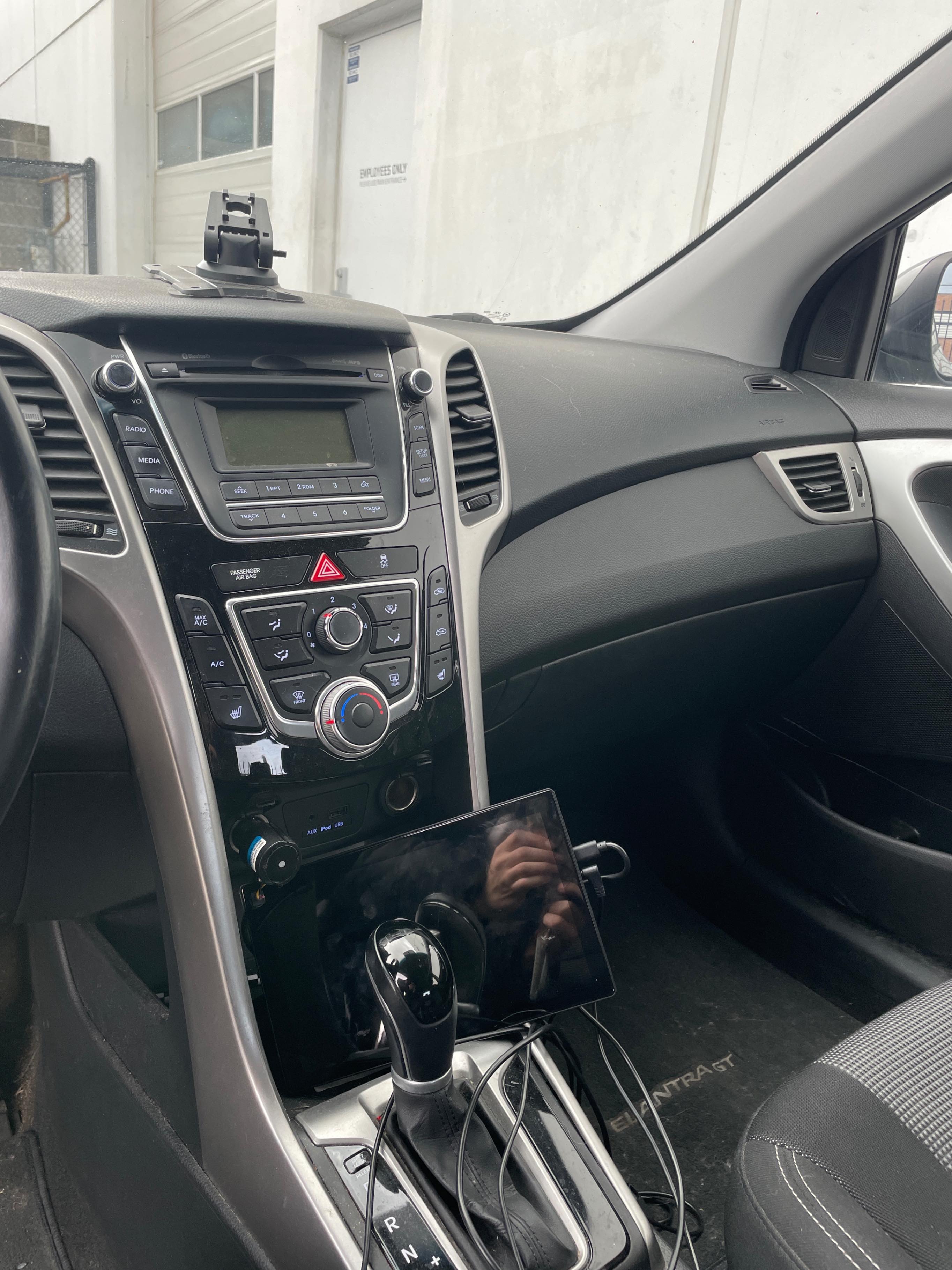 Снимка 9 от търг – 2013 HYUNDAI ELANTRA GT GLS с VIN KMHD35LE2DU144625