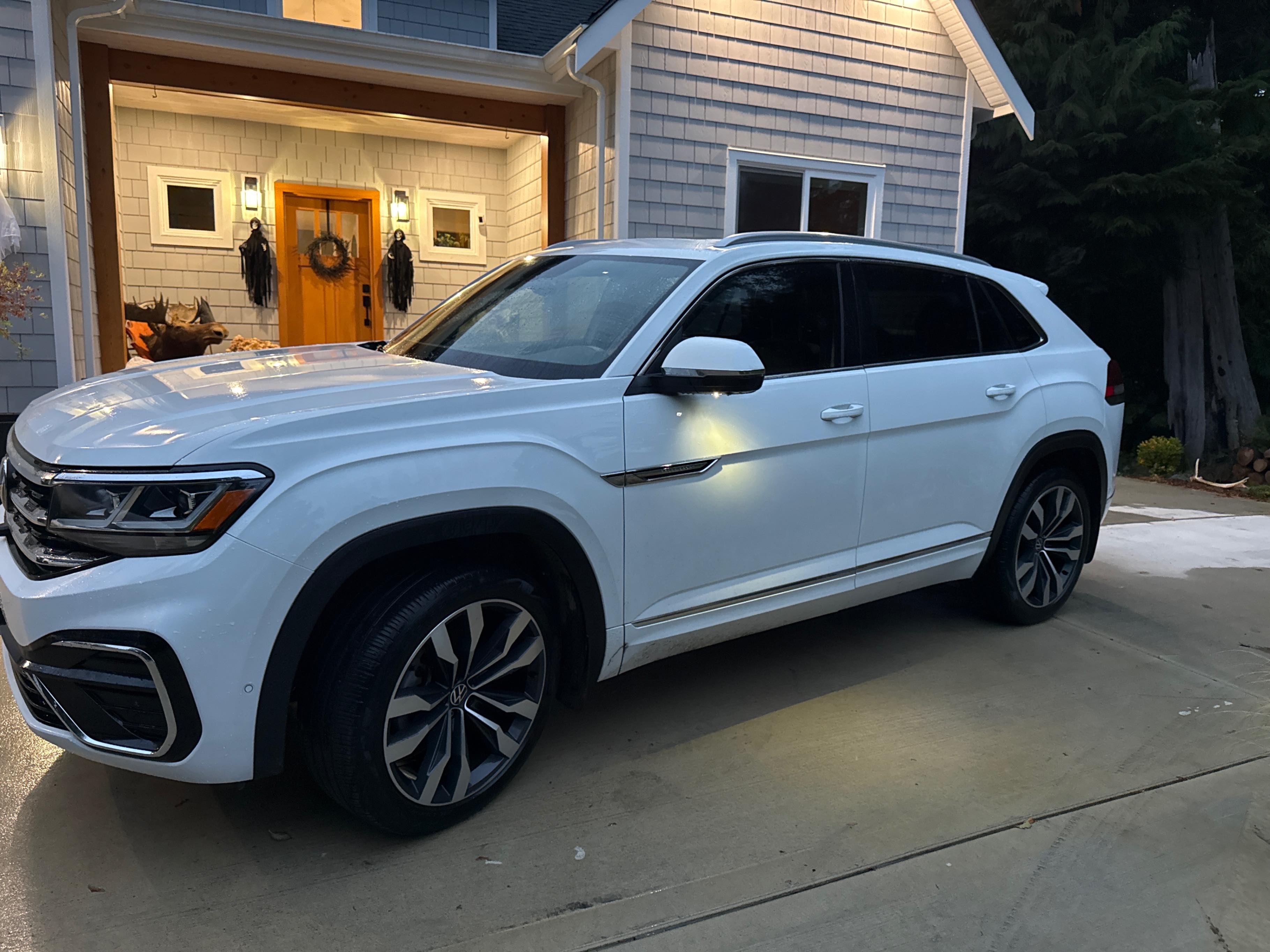 Снимка 2 от търг – 2022 VOLKSWAGEN ATLAS CROSS SPORT EXECLINE с VIN 1V2FE2CA4NC217390