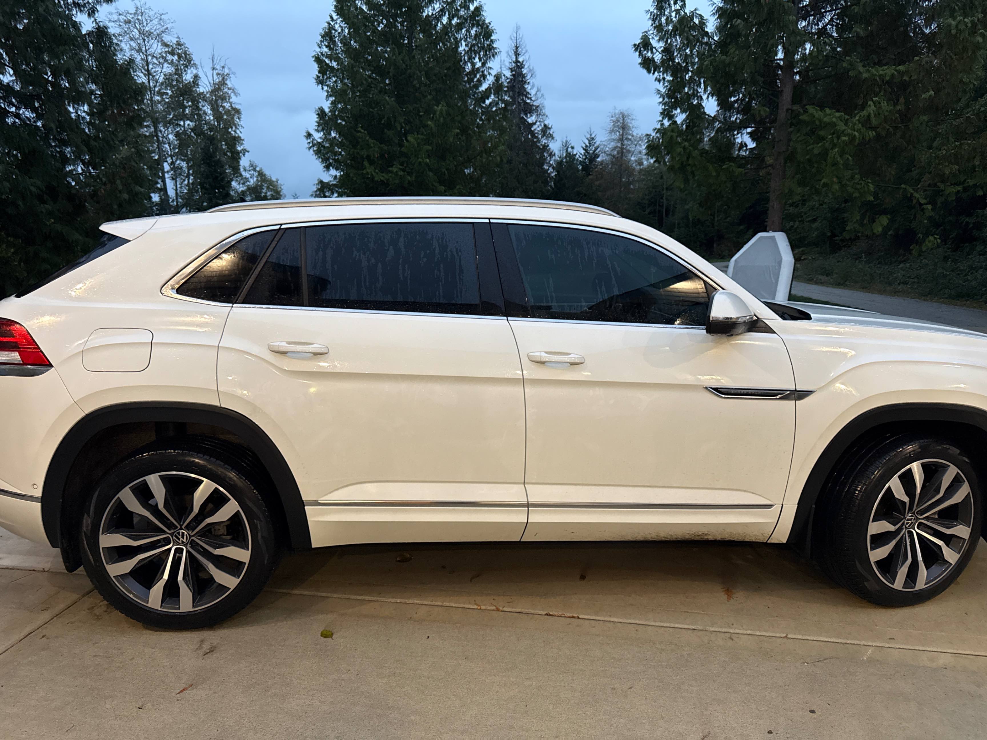 Снимка 3 от търг – 2022 VOLKSWAGEN ATLAS CROSS SPORT EXECLINE с VIN 1V2FE2CA4NC217390