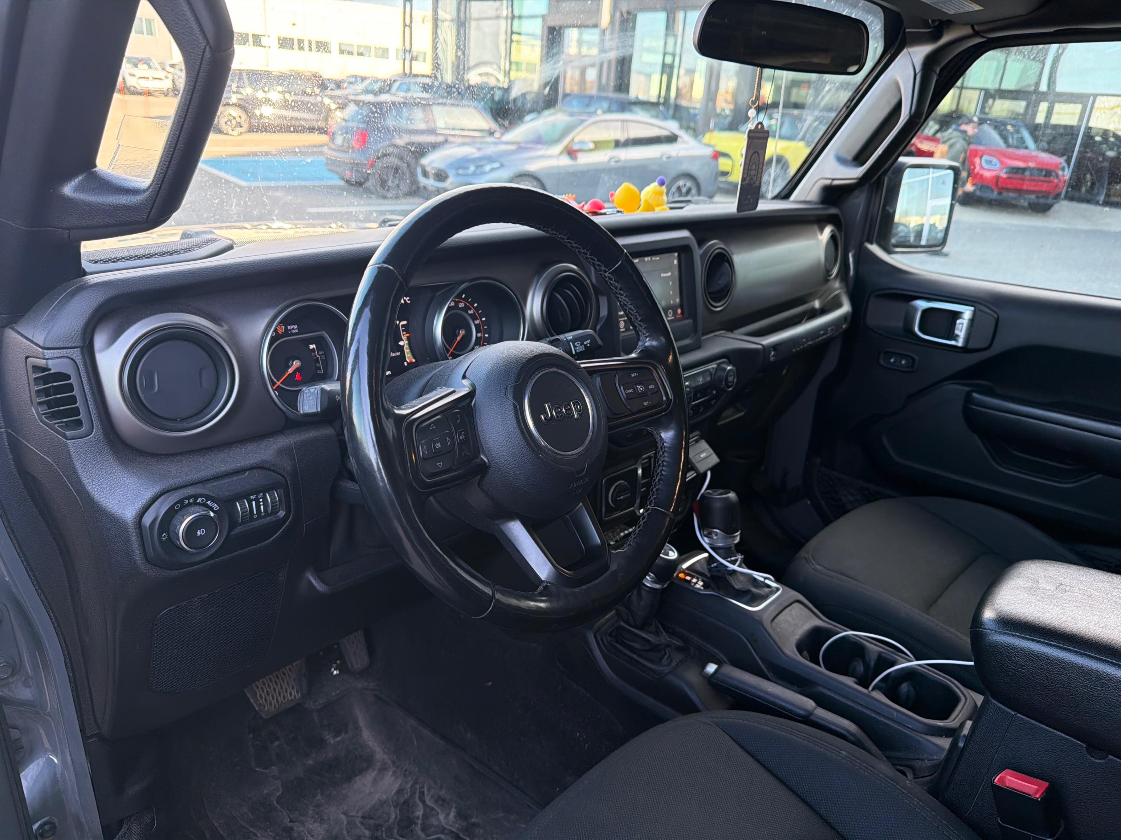 Снимка 5 от търг – 2021 JEEP WRANGLER UNLIMITED WILLYS с VIN 1C4HJXDGXMW517440