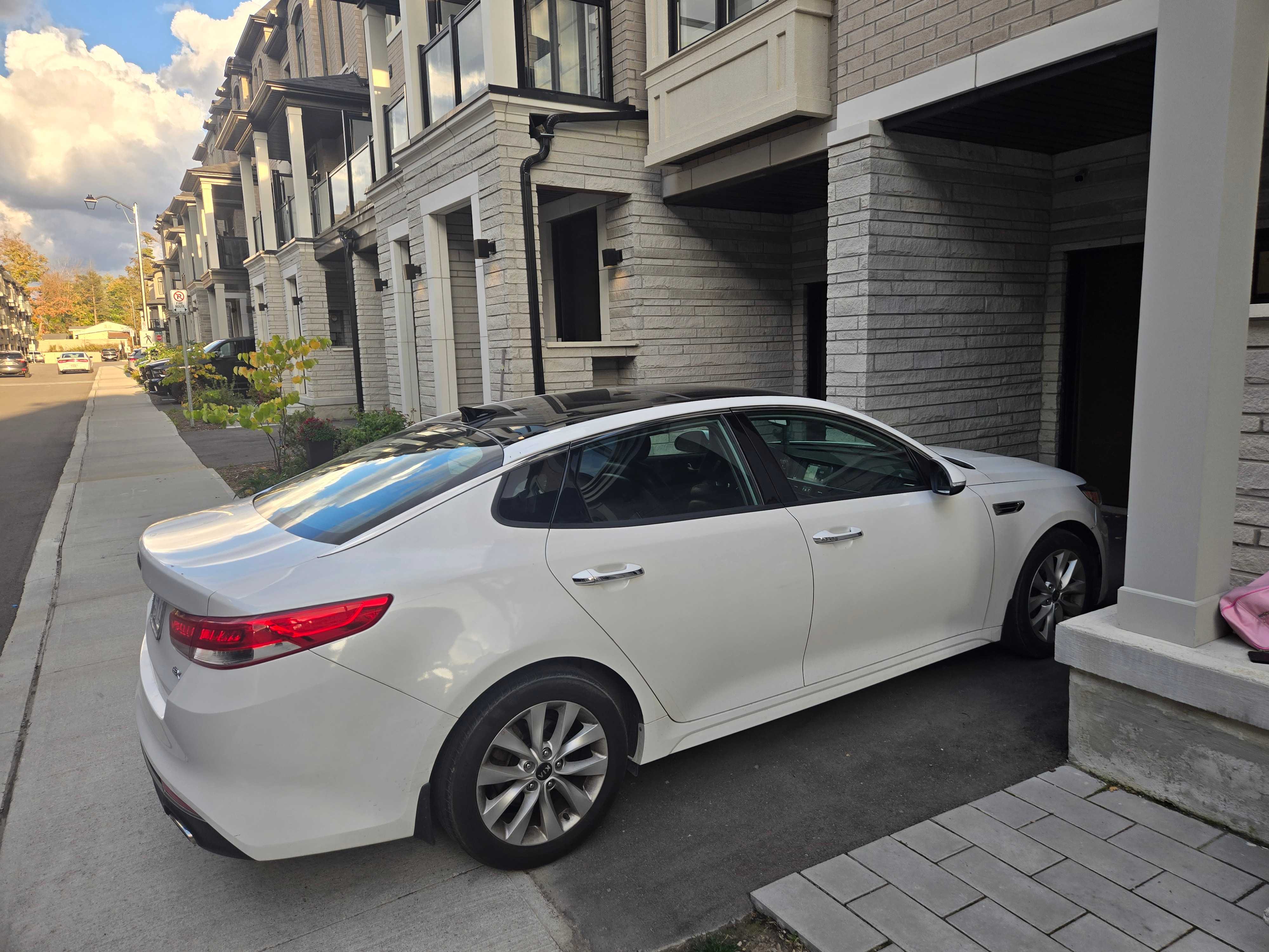 Photo 3 from auction – 2018 KIA OPTIMA EX with VIN 5XXGU4L36JG203605