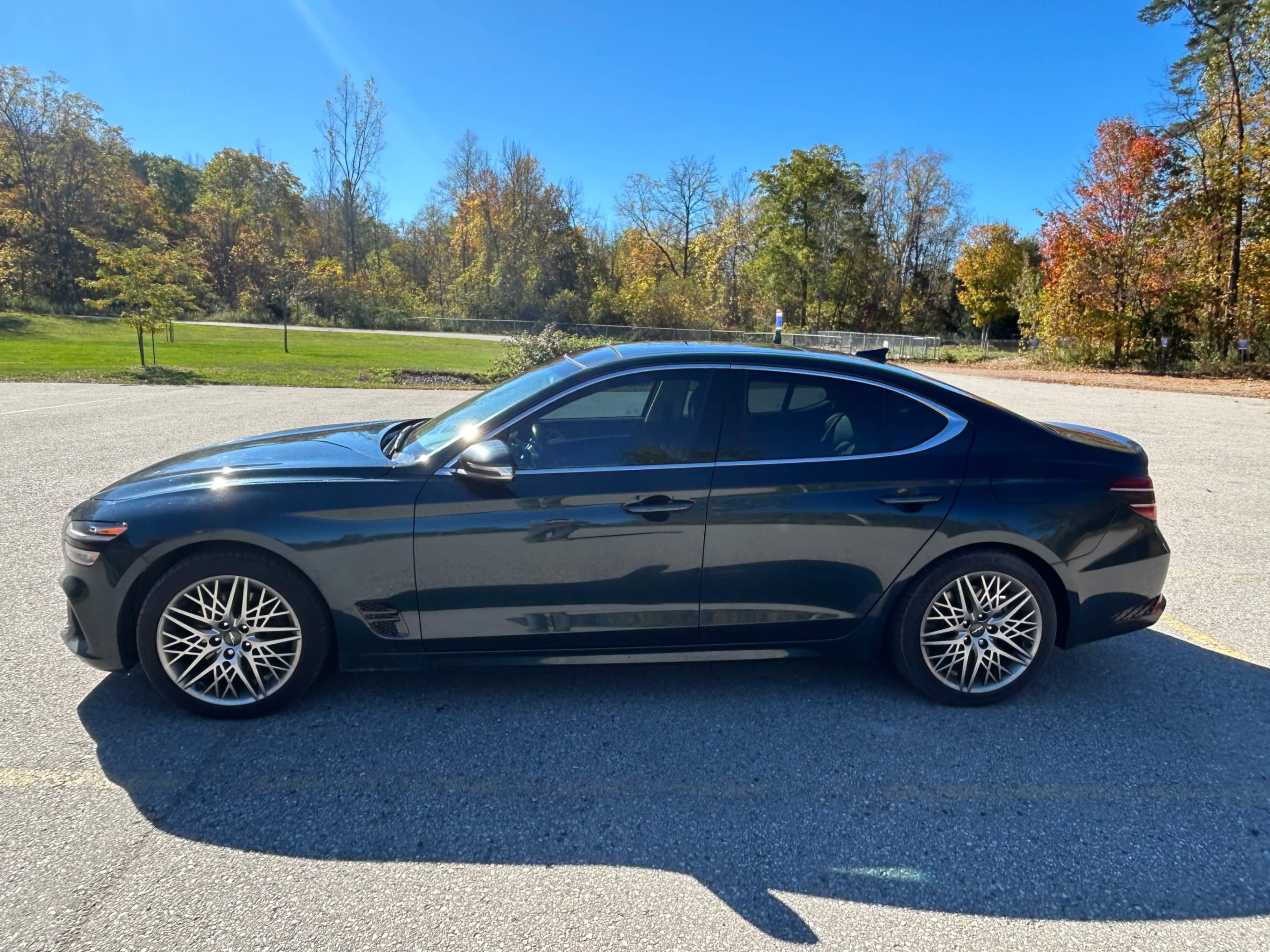 Photo 2 from auction – 2022 GENESIS G70 2.0T ADVANCED with VIN KMTG34TA5NU086389
