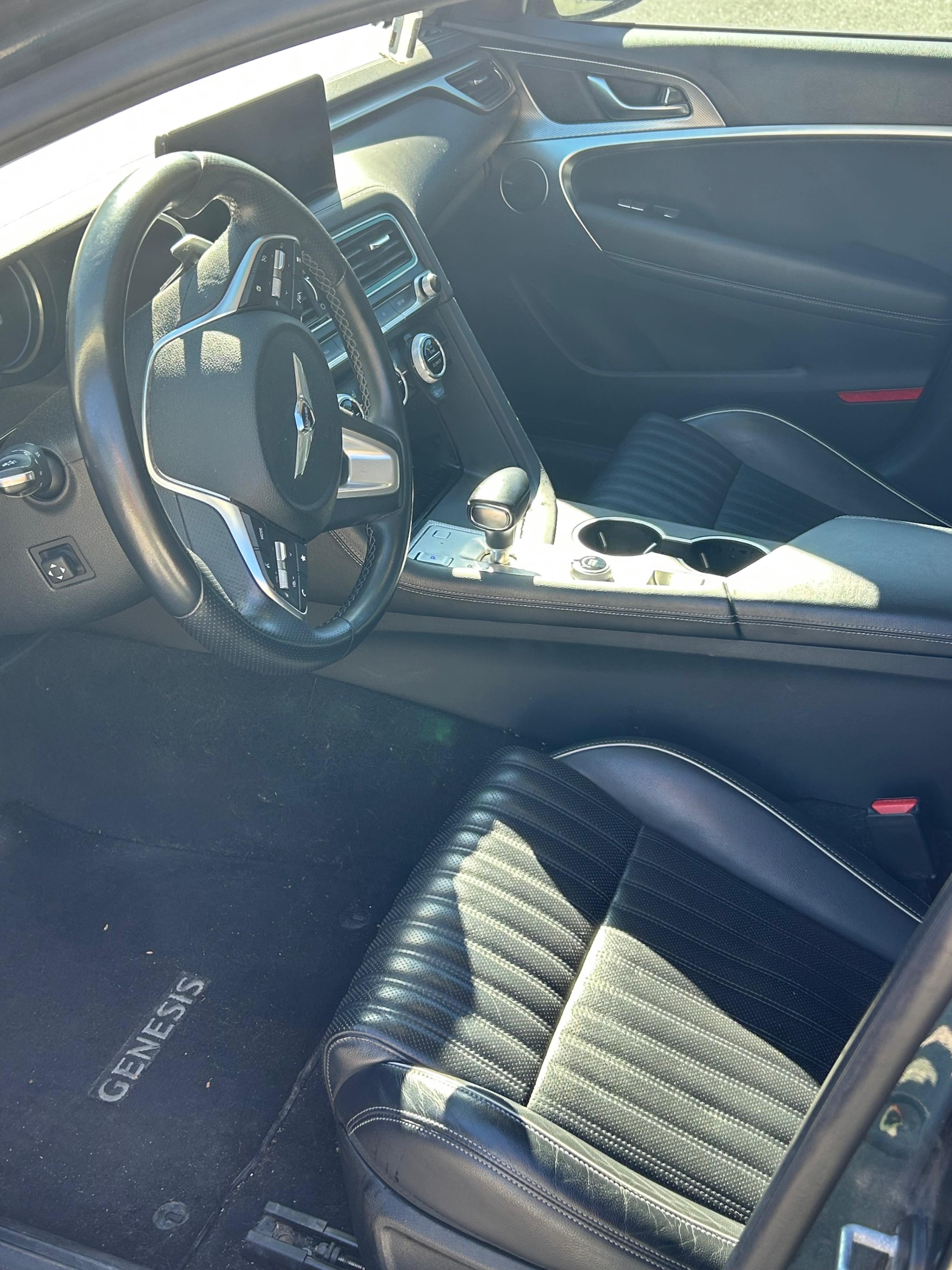 Photo 5 from auction – 2022 GENESIS G70 2.0T ADVANCED with VIN KMTG34TA5NU086389
