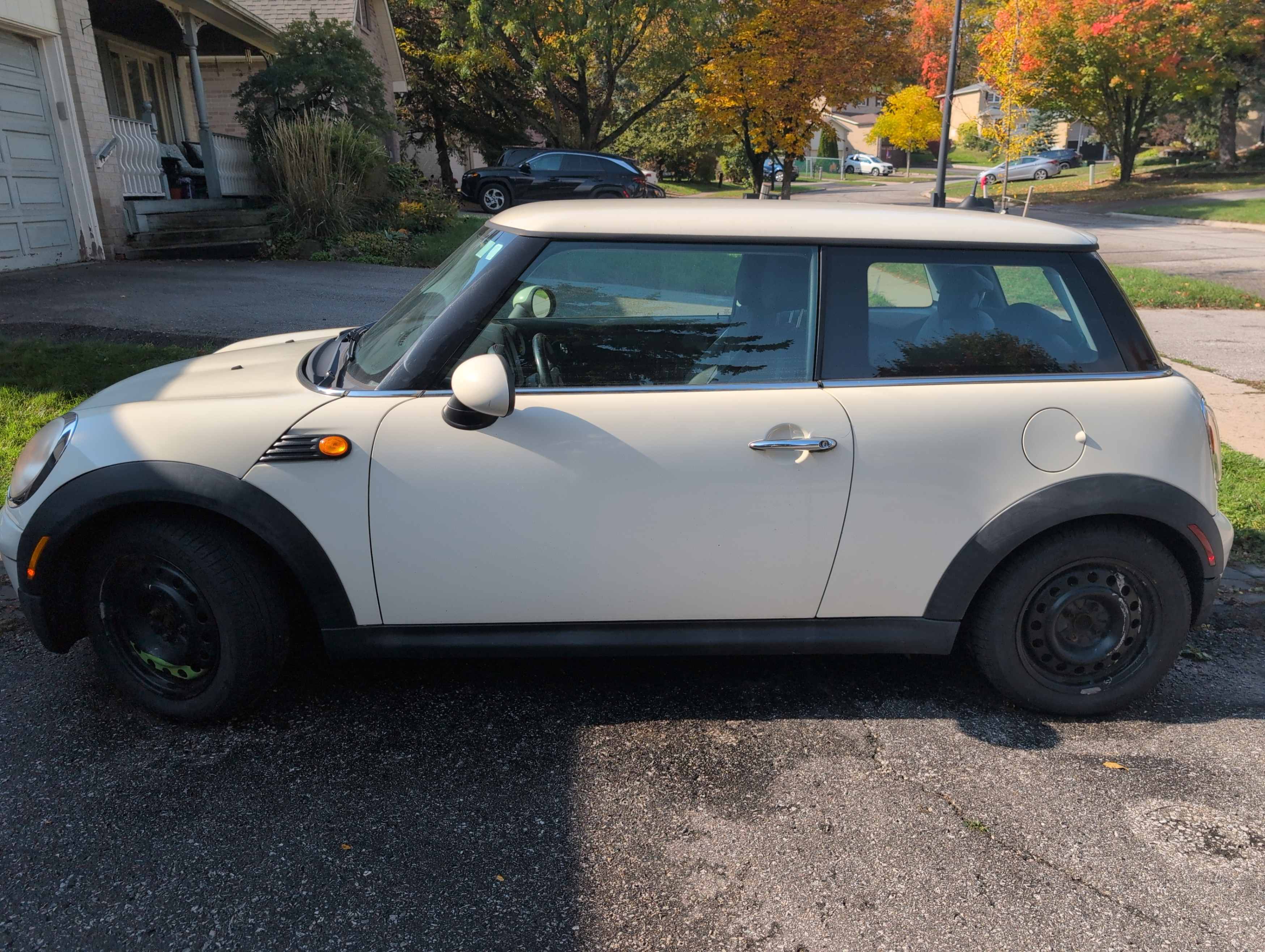 Photo 2 from auction – 2010 MINI COOPER HARDTOP 2DR CPE with VIN WMWMF3C59ATZ66692