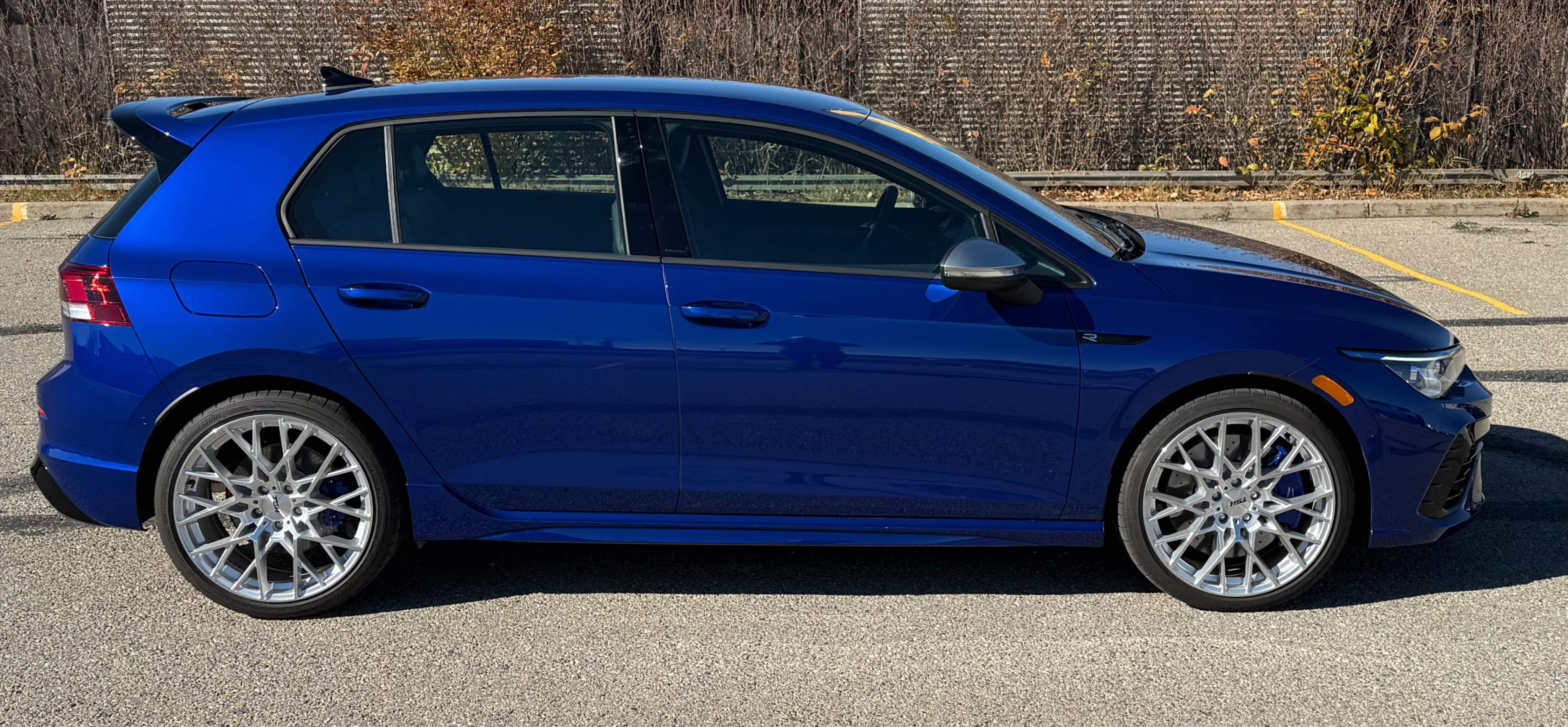 Снимка 3 от търг – 2024 VOLKSWAGEN GOLF R MANUAL с VIN WVWDB7CD7RW135554