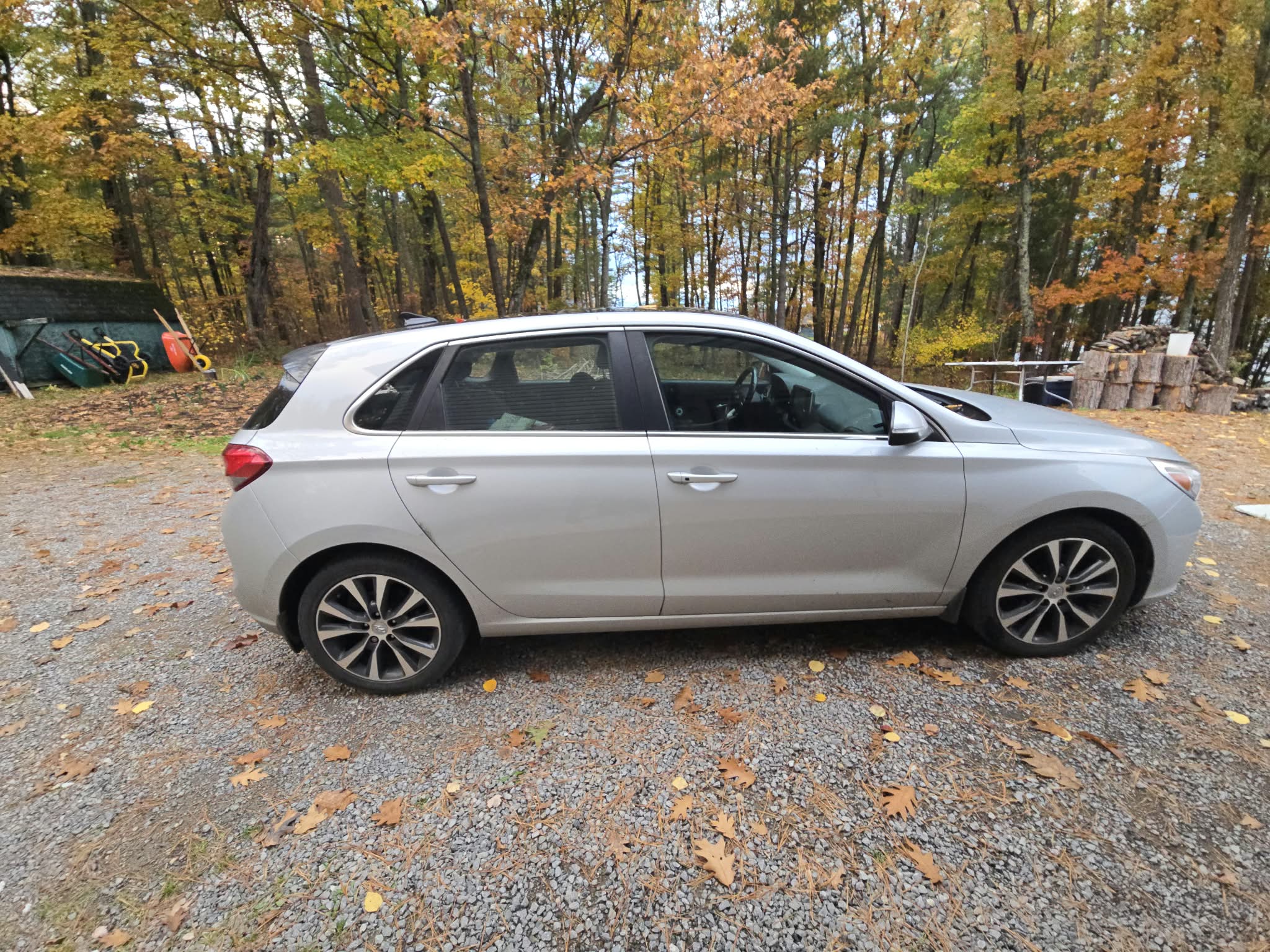 Снимка 3 от търг – 2019 HYUNDAI ELANTRA GT LUXURY с VIN KMHH35LE2KU100977