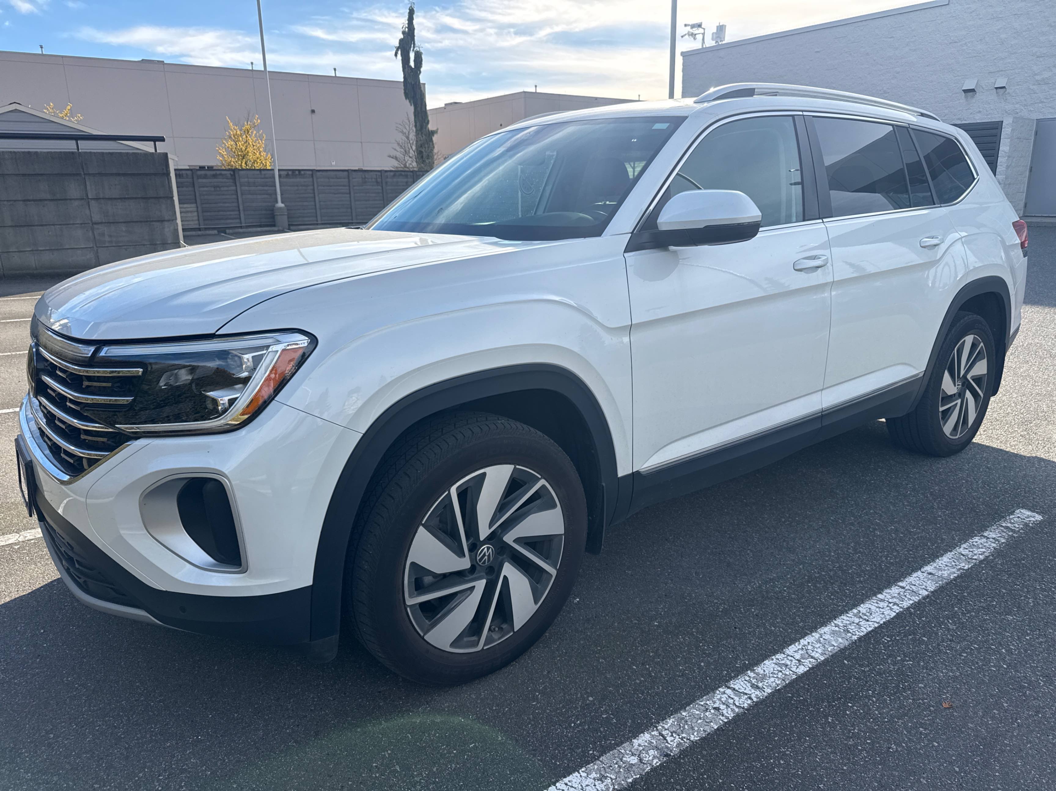 VOLKSWAGEN ATLAS HIGHLINE 2024 with VIN 1V2BR2CA2RC554696 - Photo from auction