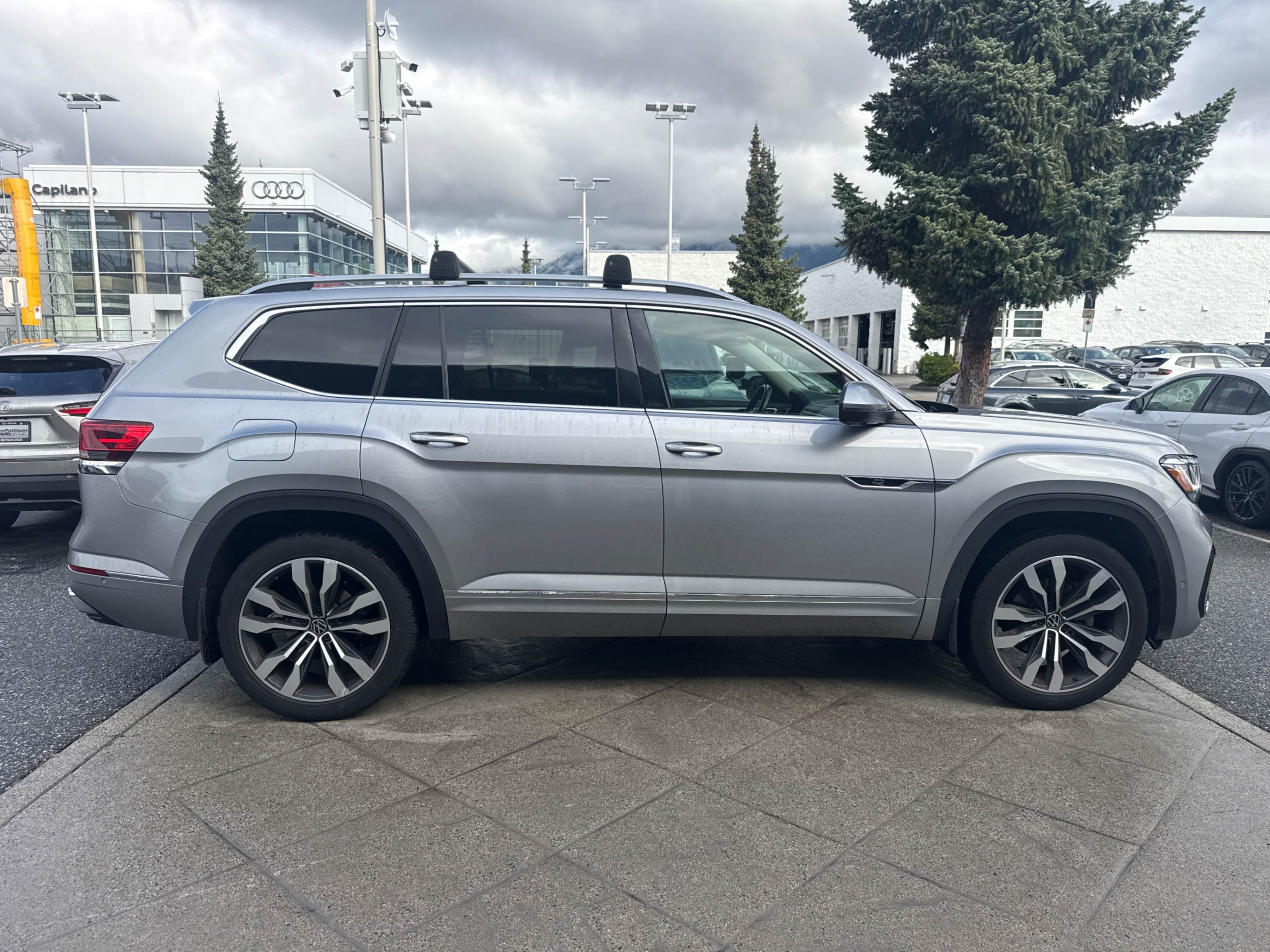 Снимка 3 от търг – 2021 VOLKSWAGEN ATLAS EXECLINE с VIN 1V2FR2CA1MC579289