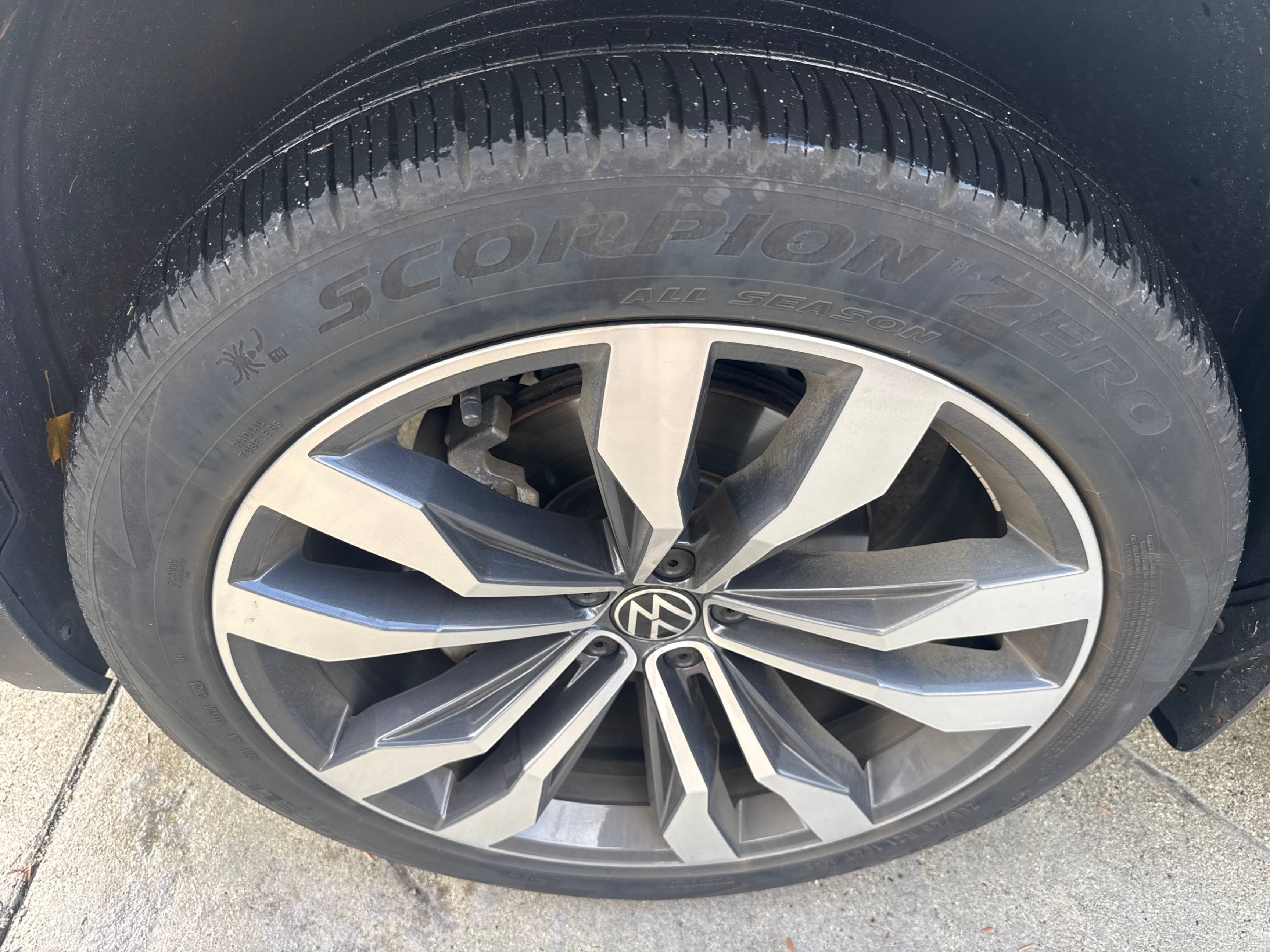 Снимка 7 от търг – 2021 VOLKSWAGEN ATLAS EXECLINE с VIN 1V2FR2CA1MC579289