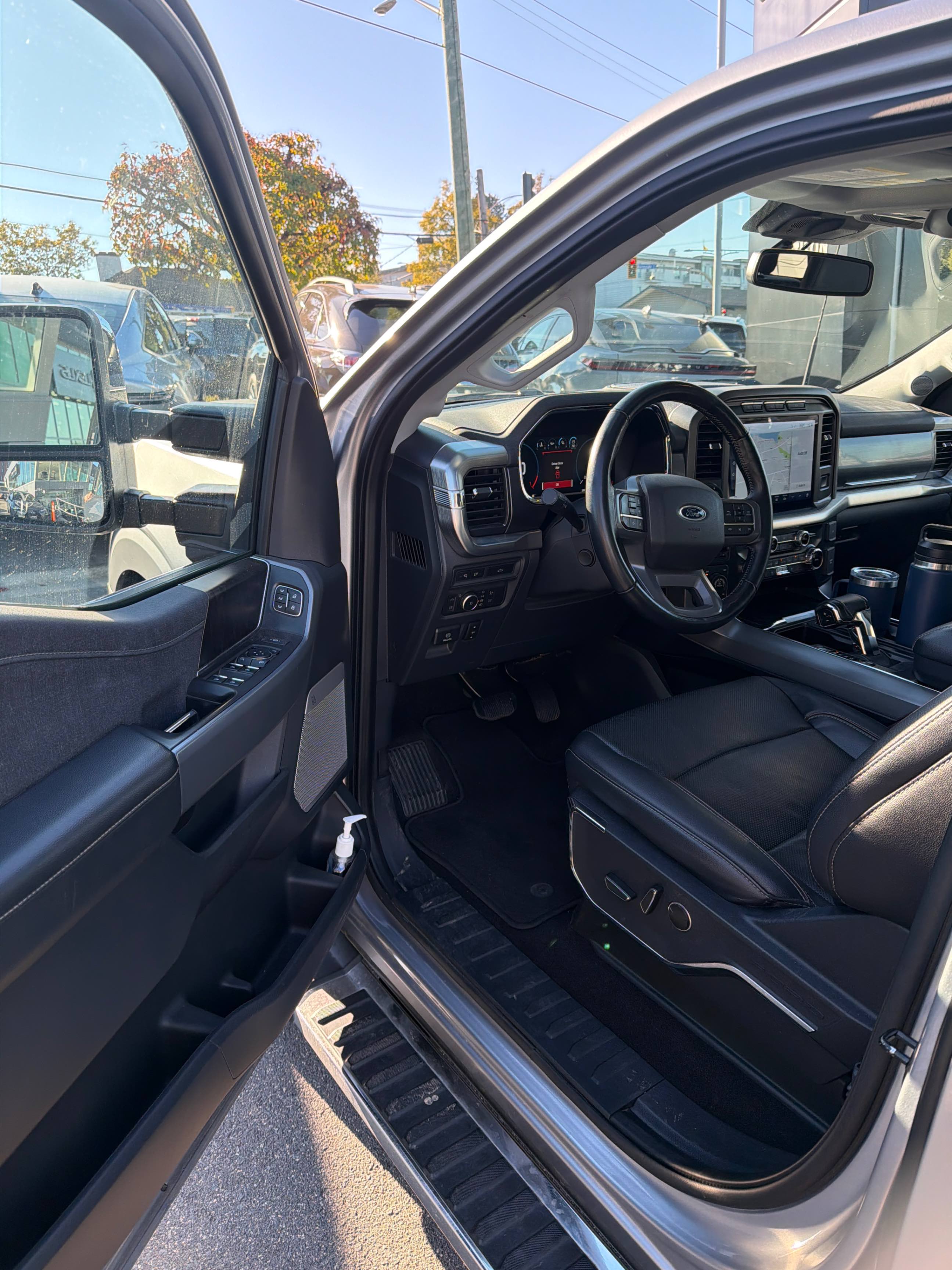 Снимка 5 от търг – 2022 FORD F-150 4WD SUPERCREW BOX с VIN 1FTFW1ED8NFA37179