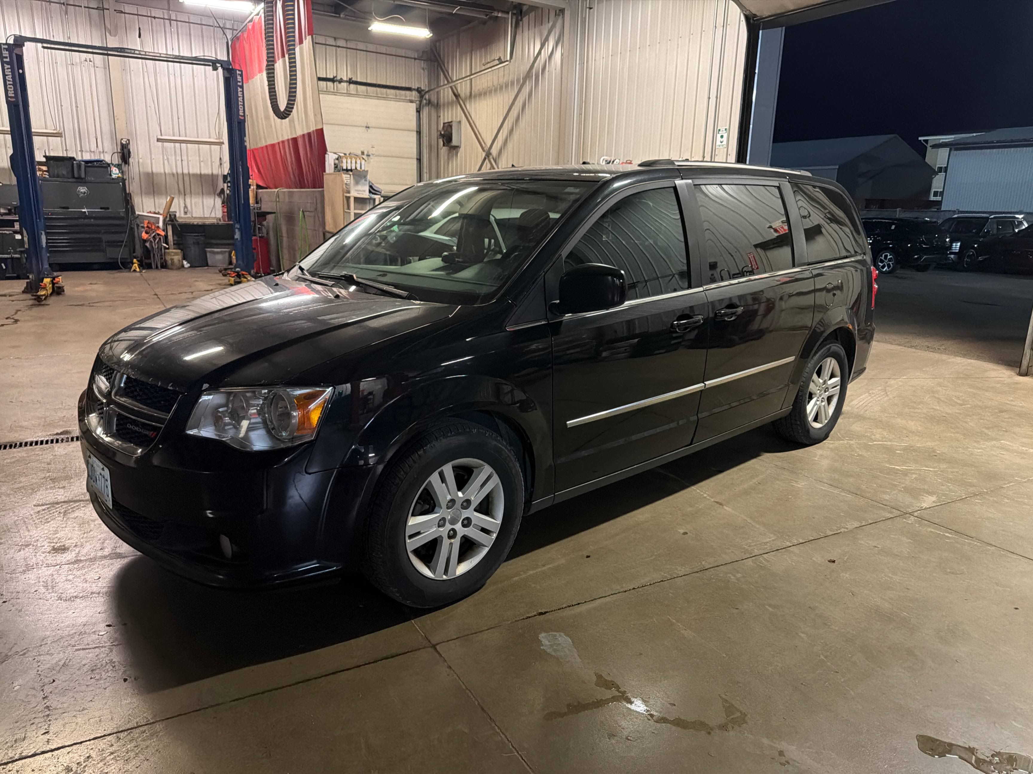 DODGE GRAND CARAVAN CREW 2017 с VIN 2C4RDGDG7HR630210 - Снимка от търг