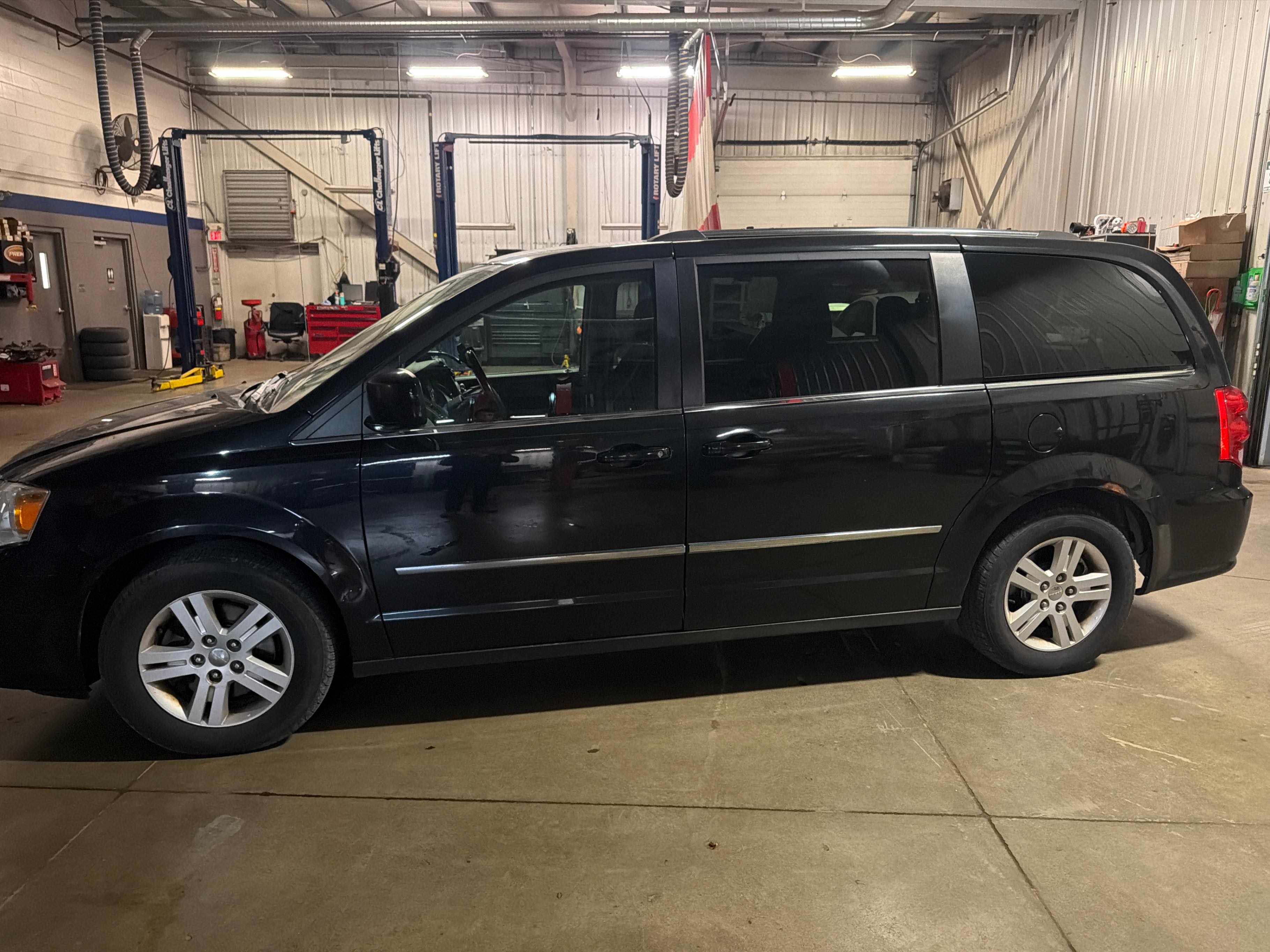Снимка 2 от търг – 2017 DODGE GRAND CARAVAN CREW с VIN 2C4RDGDG7HR630210