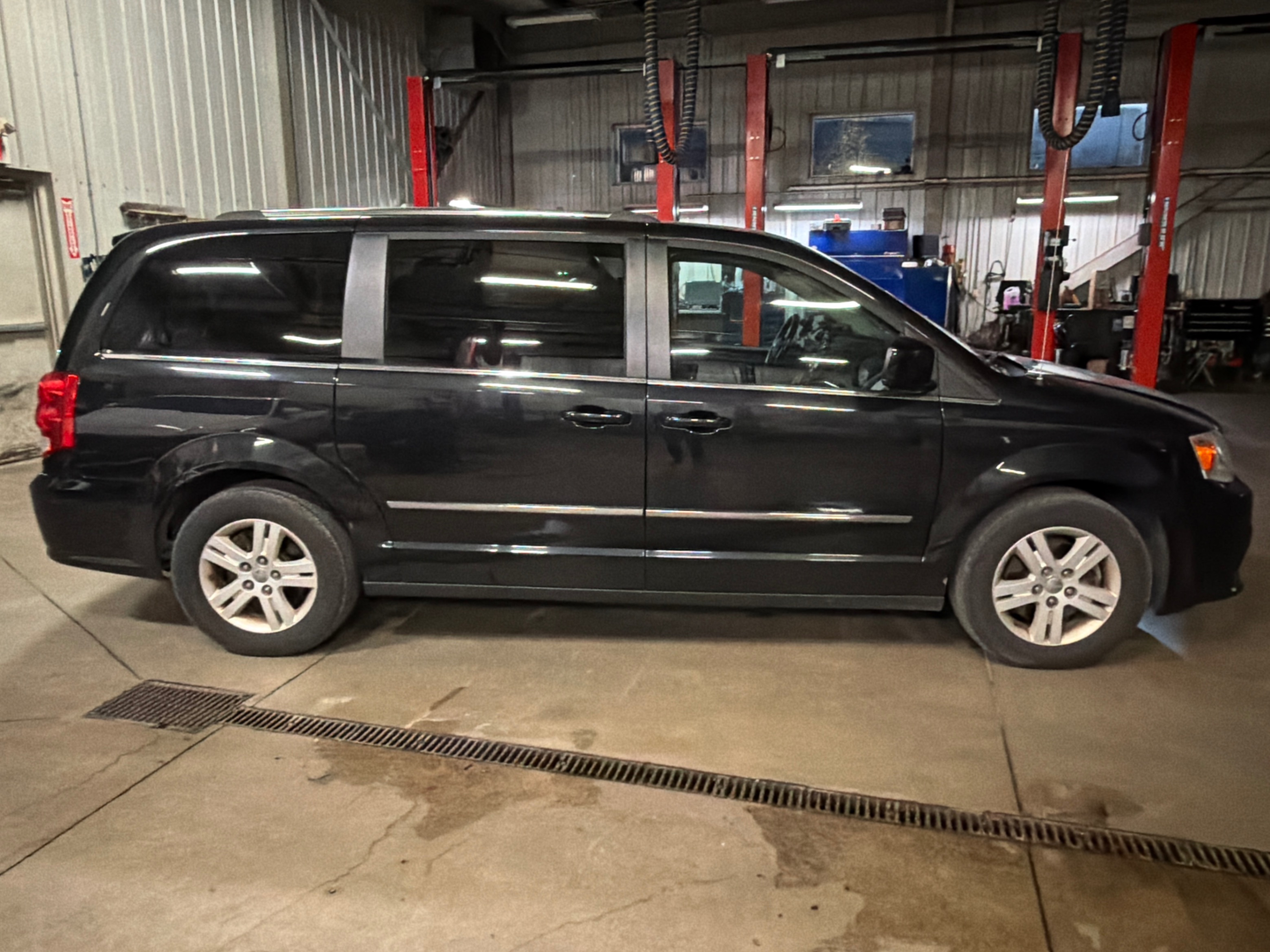 Снимка 3 от търг – 2017 DODGE GRAND CARAVAN CREW с VIN 2C4RDGDG7HR630210