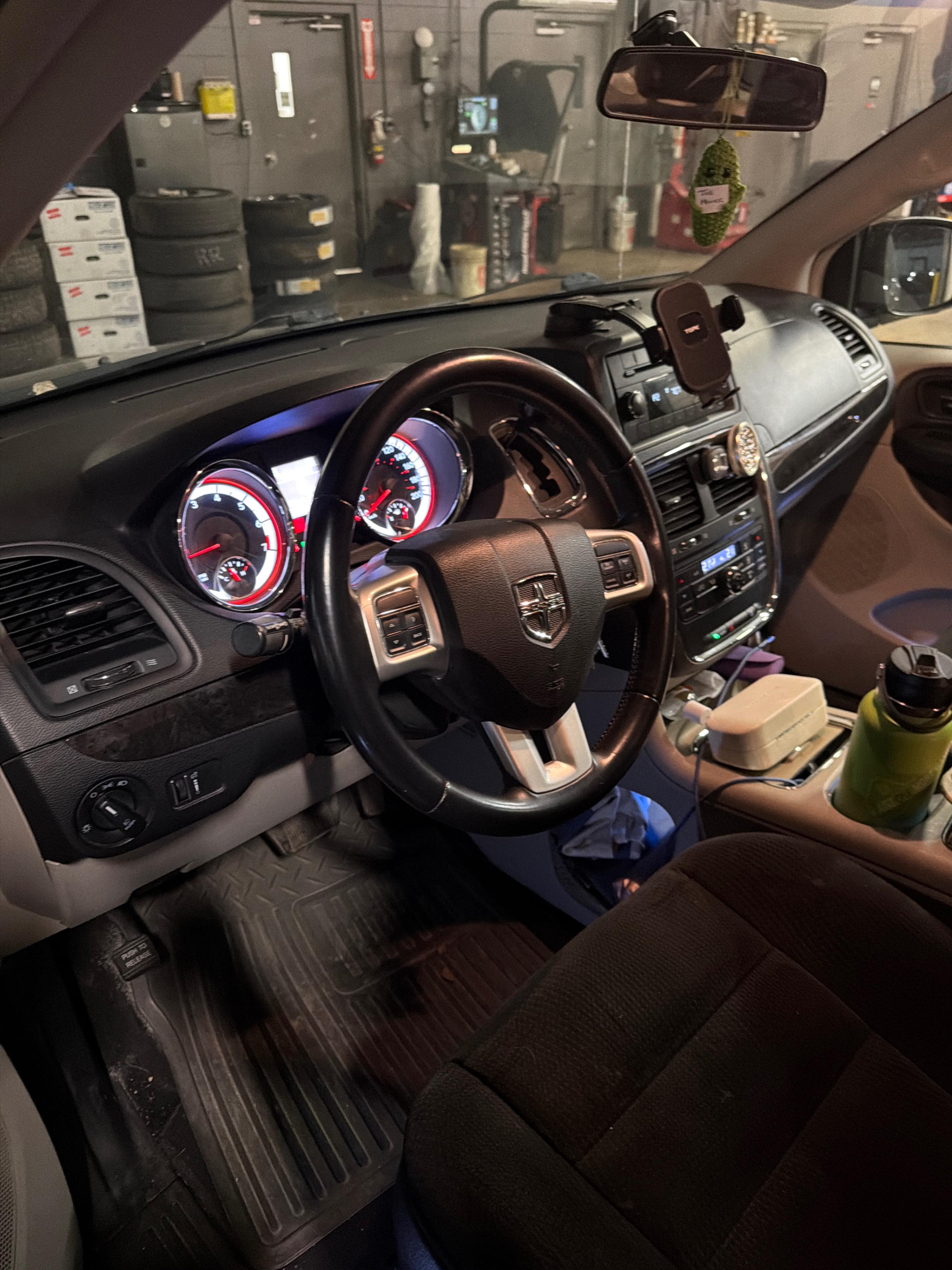 Снимка 5 от търг – 2017 DODGE GRAND CARAVAN CREW с VIN 2C4RDGDG7HR630210