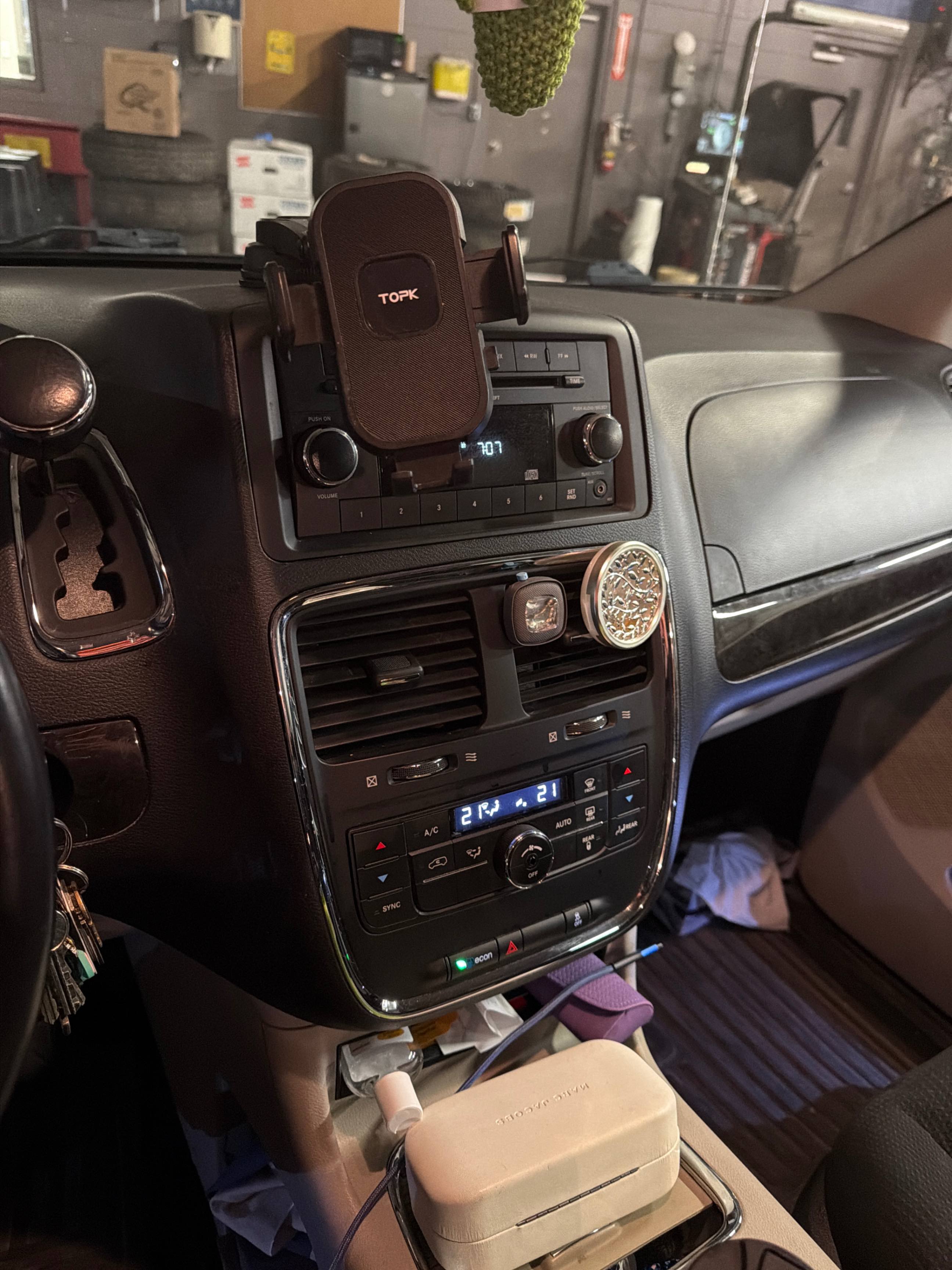 Снимка 9 от търг – 2017 DODGE GRAND CARAVAN CREW с VIN 2C4RDGDG7HR630210